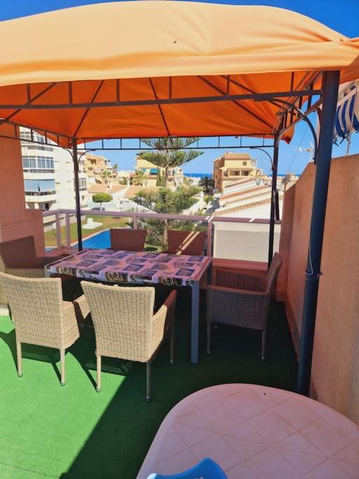 Magnifico chalet adosado en Torrevieja, Alicante.