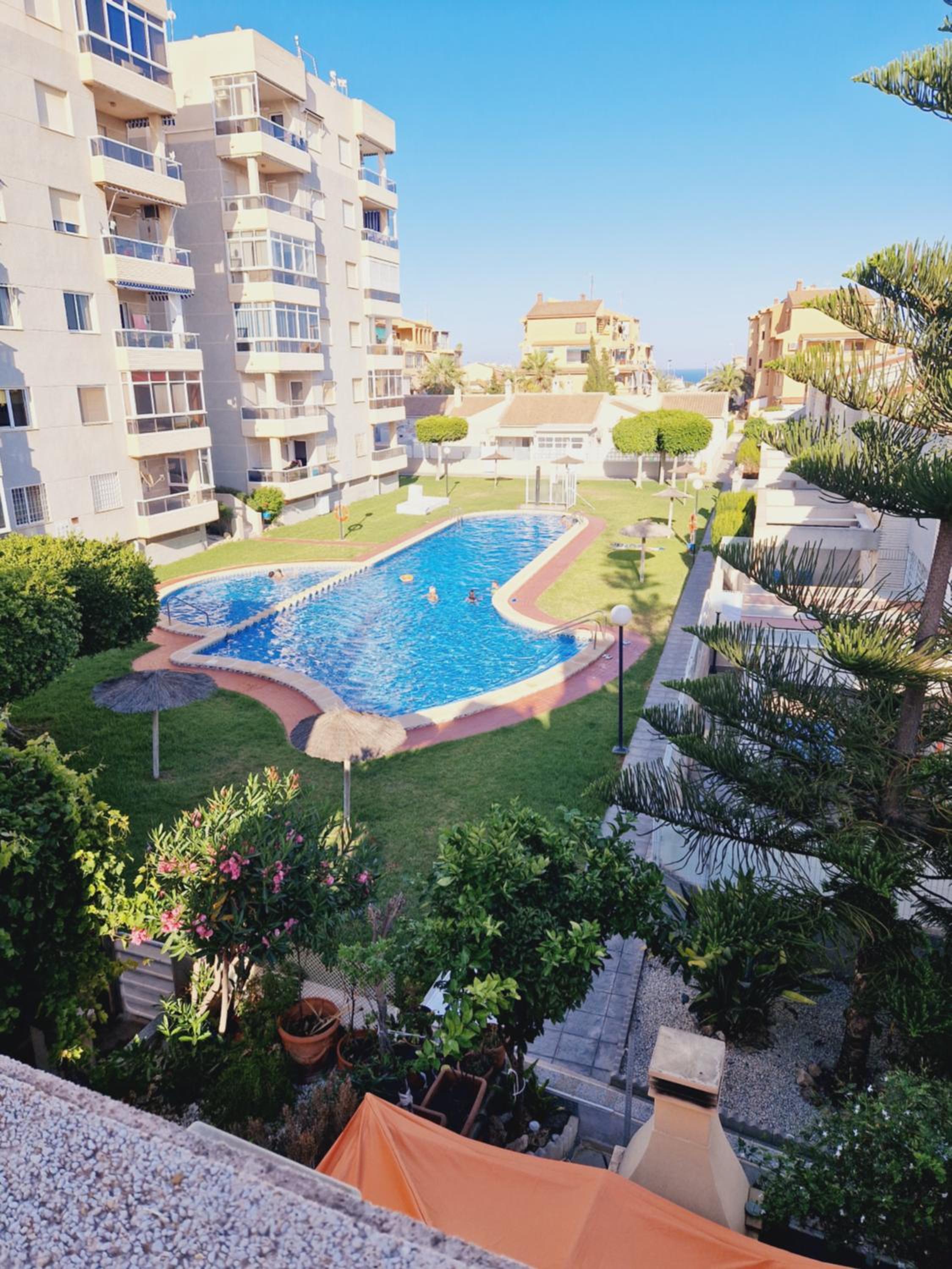 Magnifico chalet adosado en Torrevieja, Alicante.