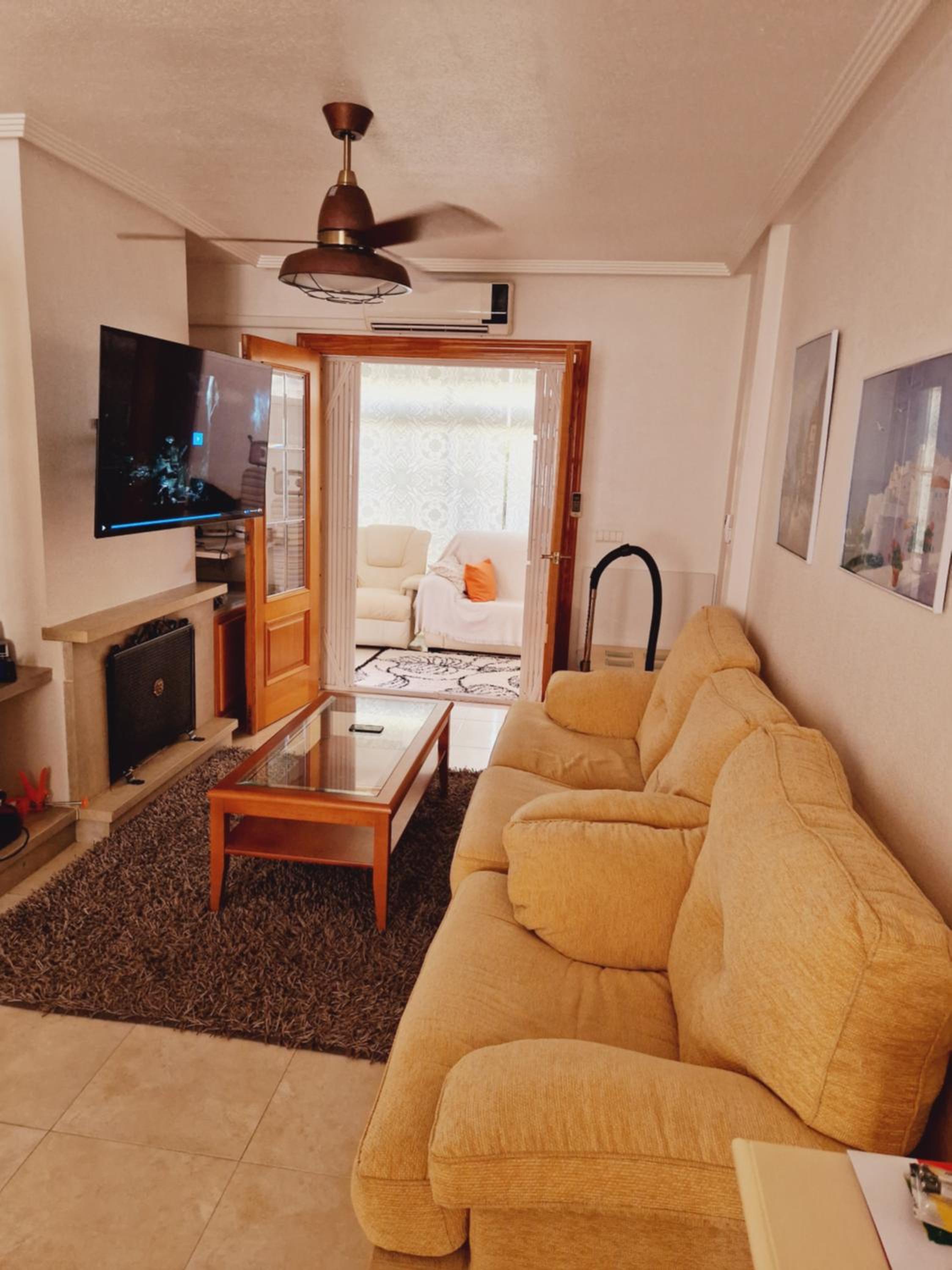Magnifico chalet adosado en Torrevieja, Alicante.