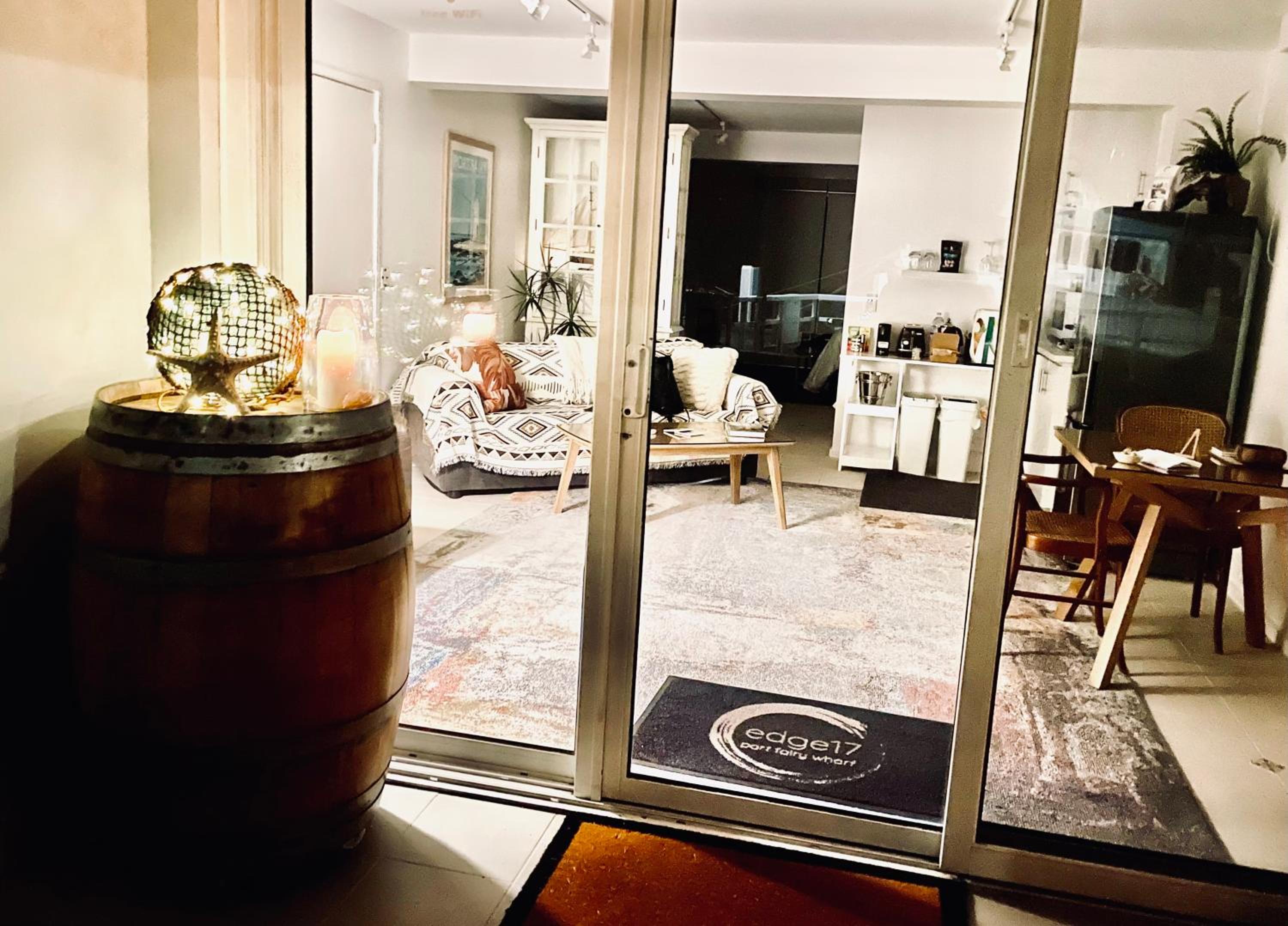 Edge17 Waterfront Apartment, plus Cottage with Garden View - Port Fairy