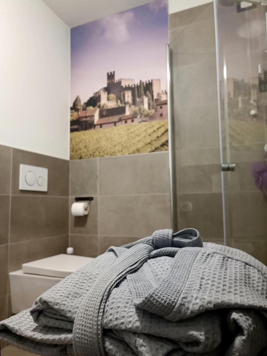 Stanza Allegra Soave