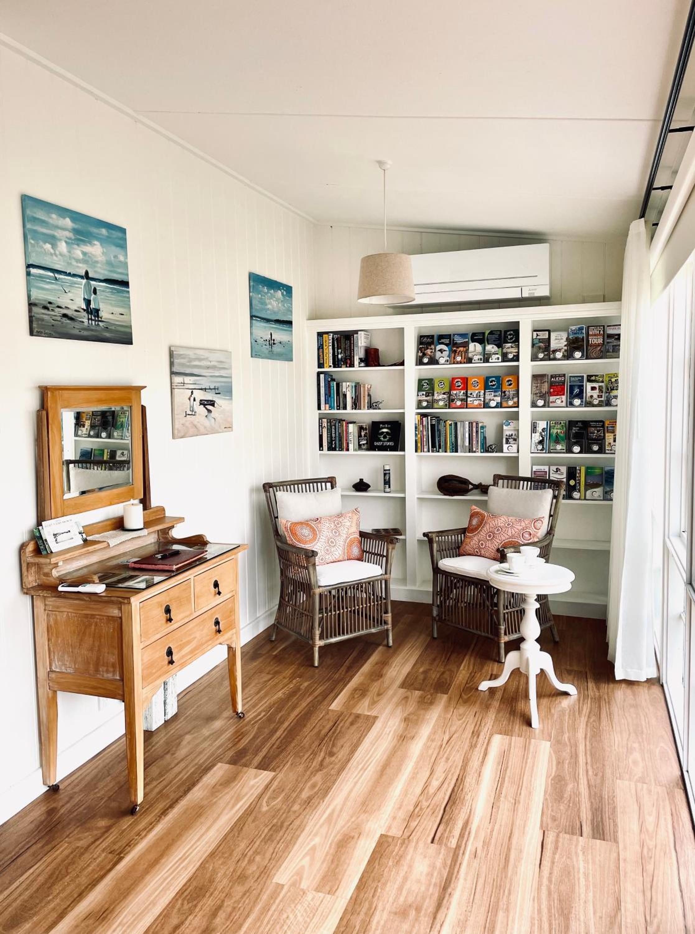 Edge17 Waterfront Apartment, plus Cottage with Garden View - Port Fairy