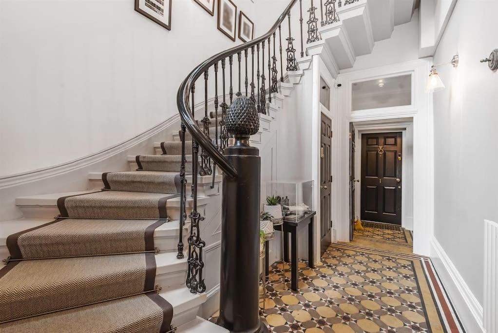 Rowntree One - Stunning Apartment- Grade II listed view 4