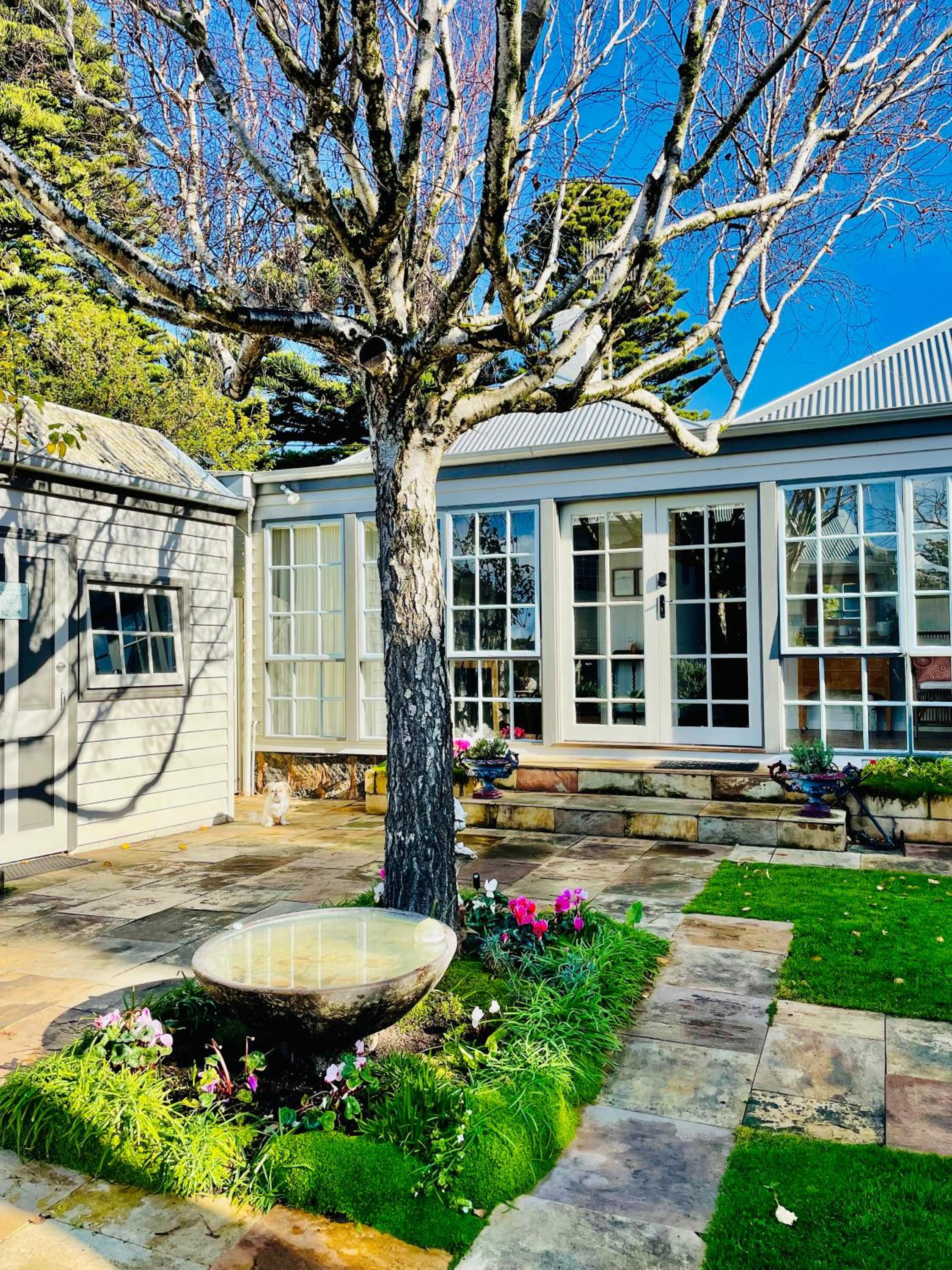 Edge17 Waterfront Apartment, plus Cottage with Garden View - Port Fairy
