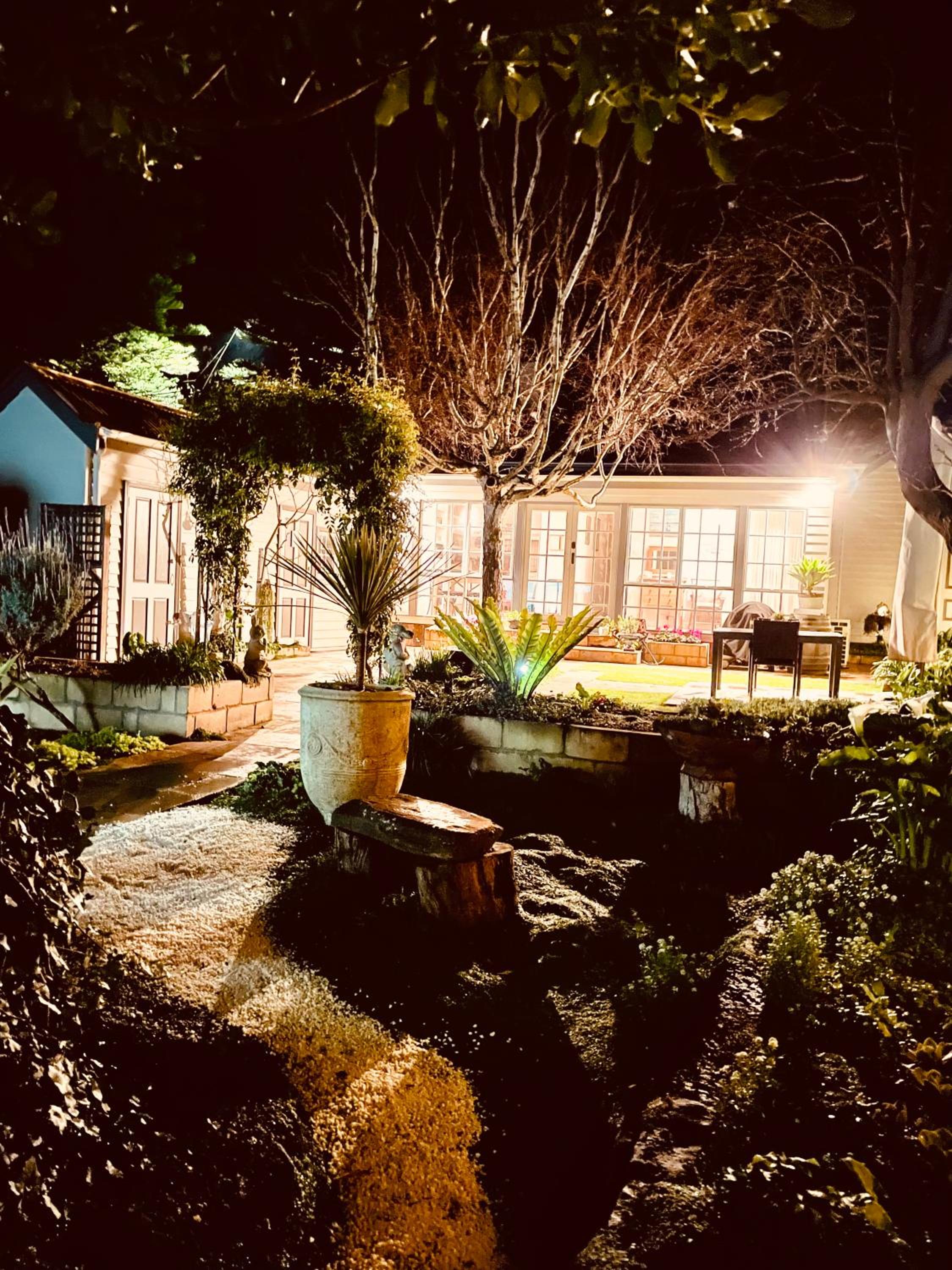 Edge17 Waterfront Apartment, plus Cottage with Garden View - Port Fairy