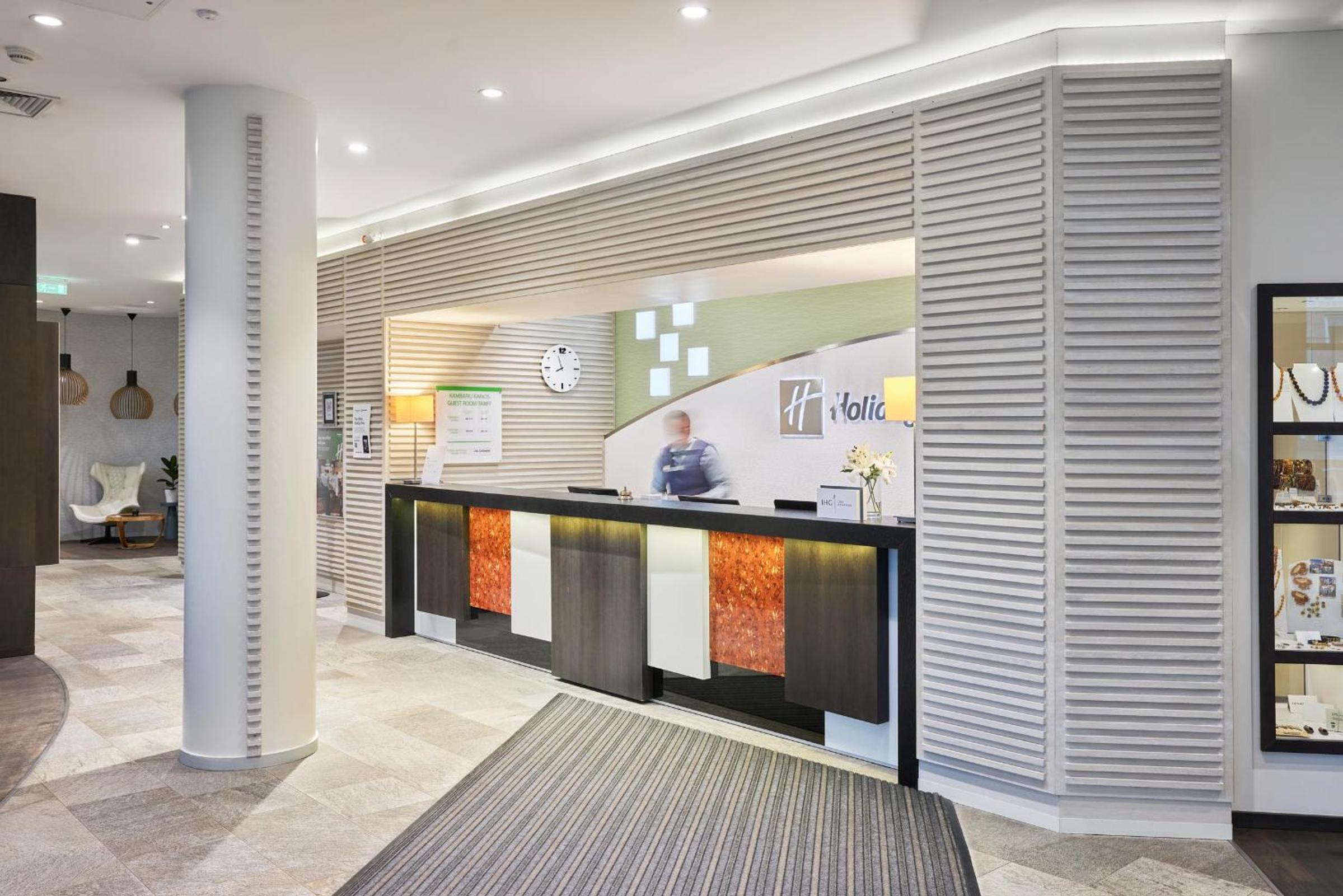Reception & Lobby