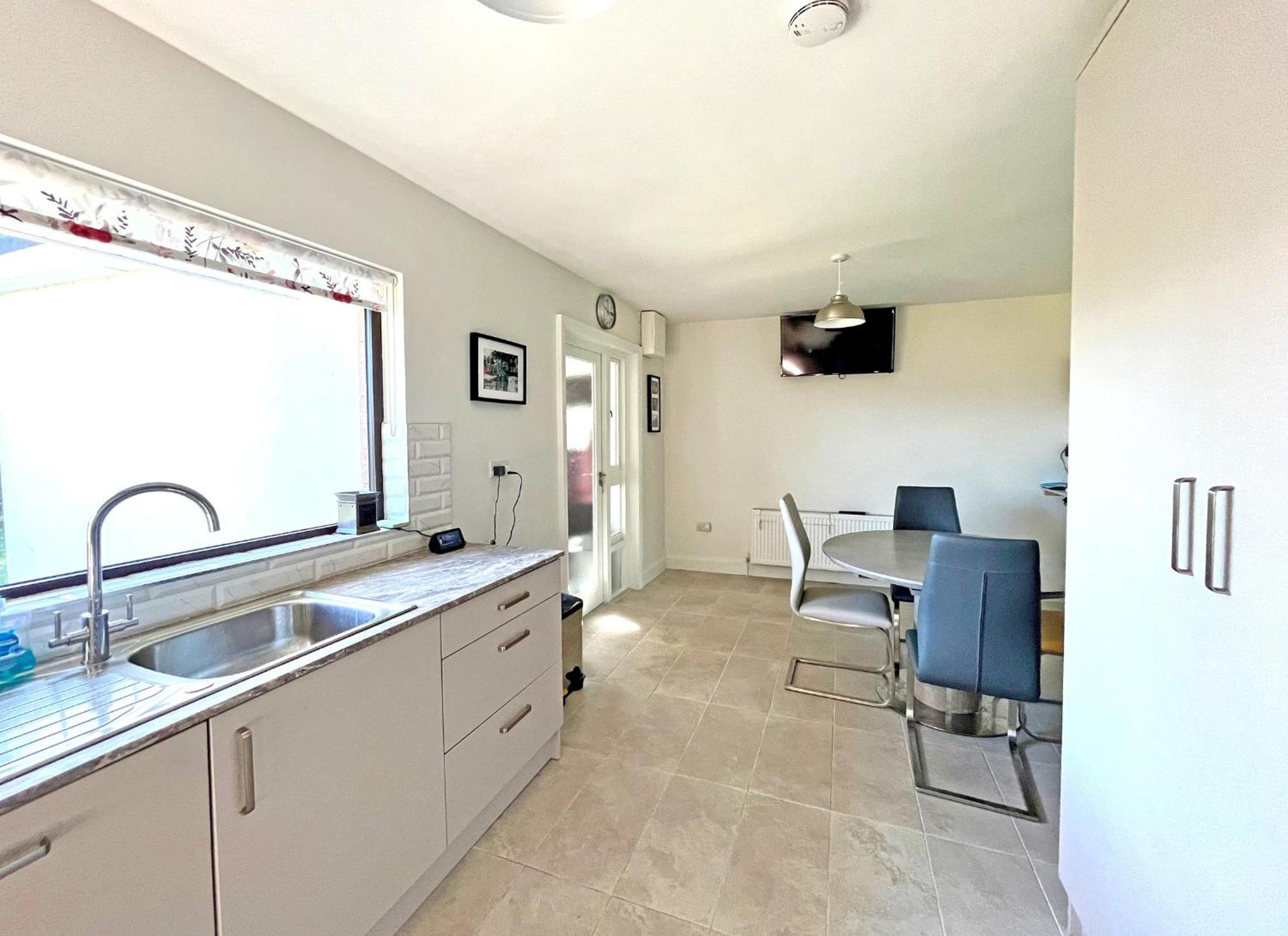 The Nook Oranmore Holiday Home by Trident Holiday Homes view 3