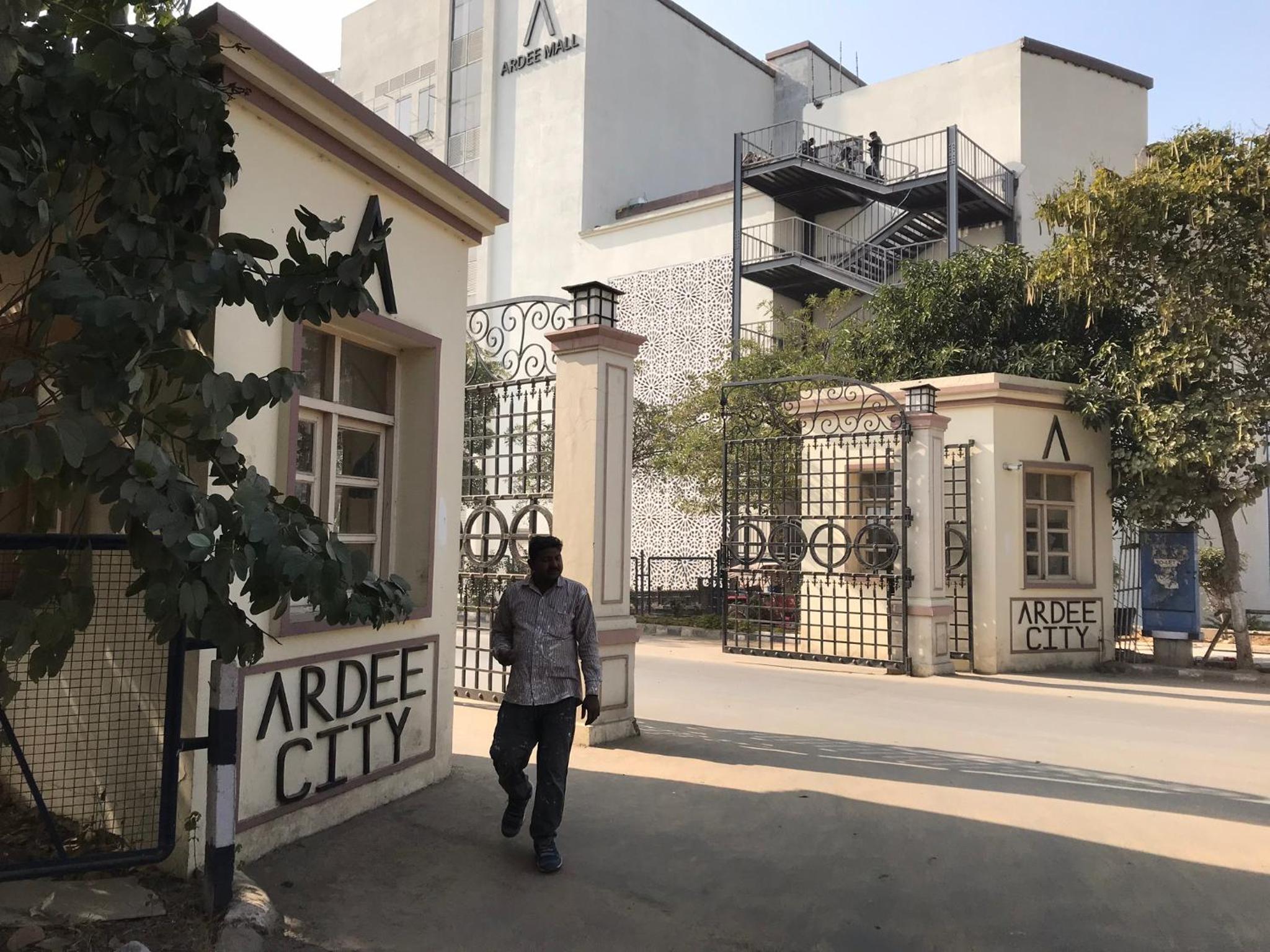 Gurgaon Vacations - Ardee City Heart Of Gurugram security Comfort - Property Image 3
