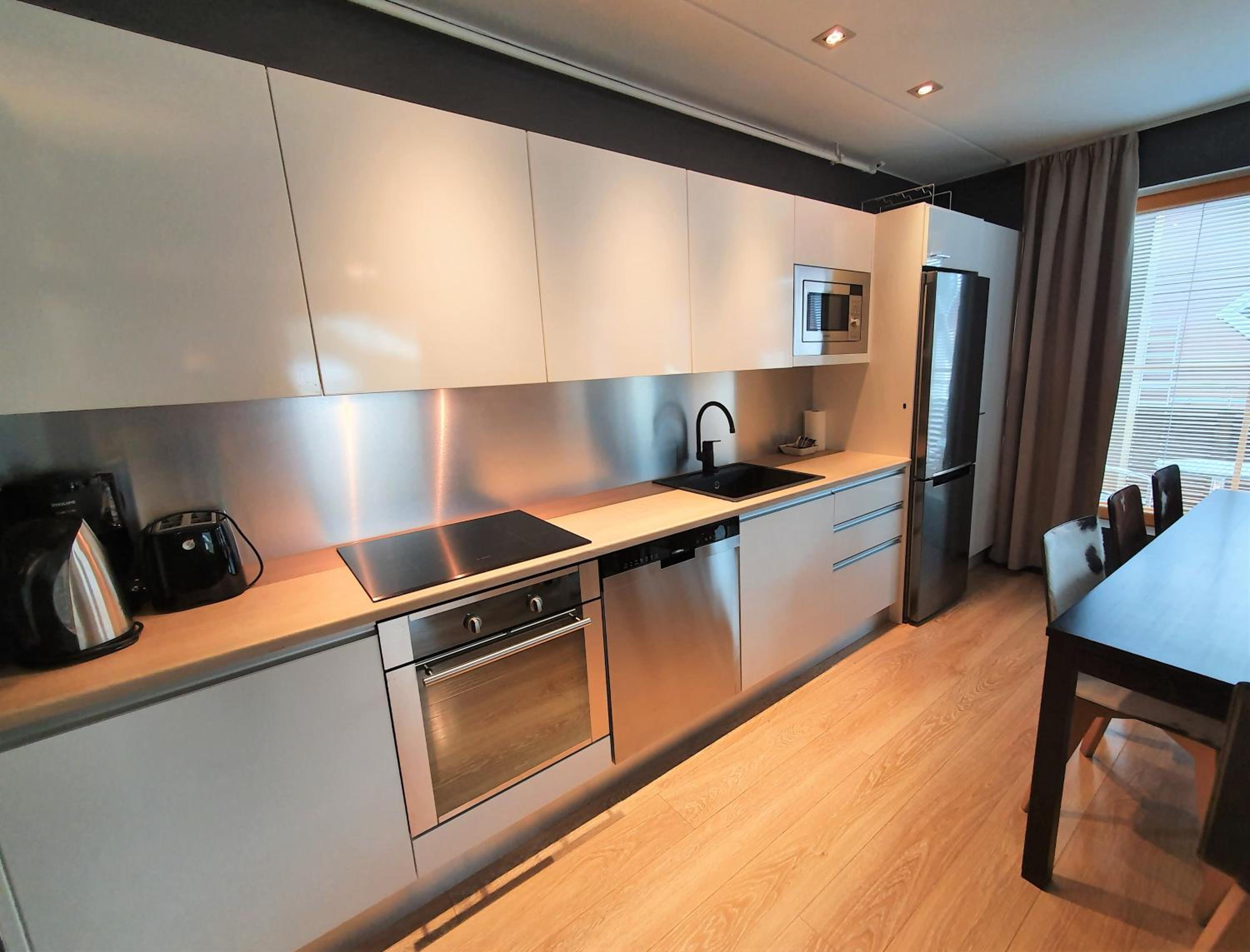 Levi Suites Levi Gold