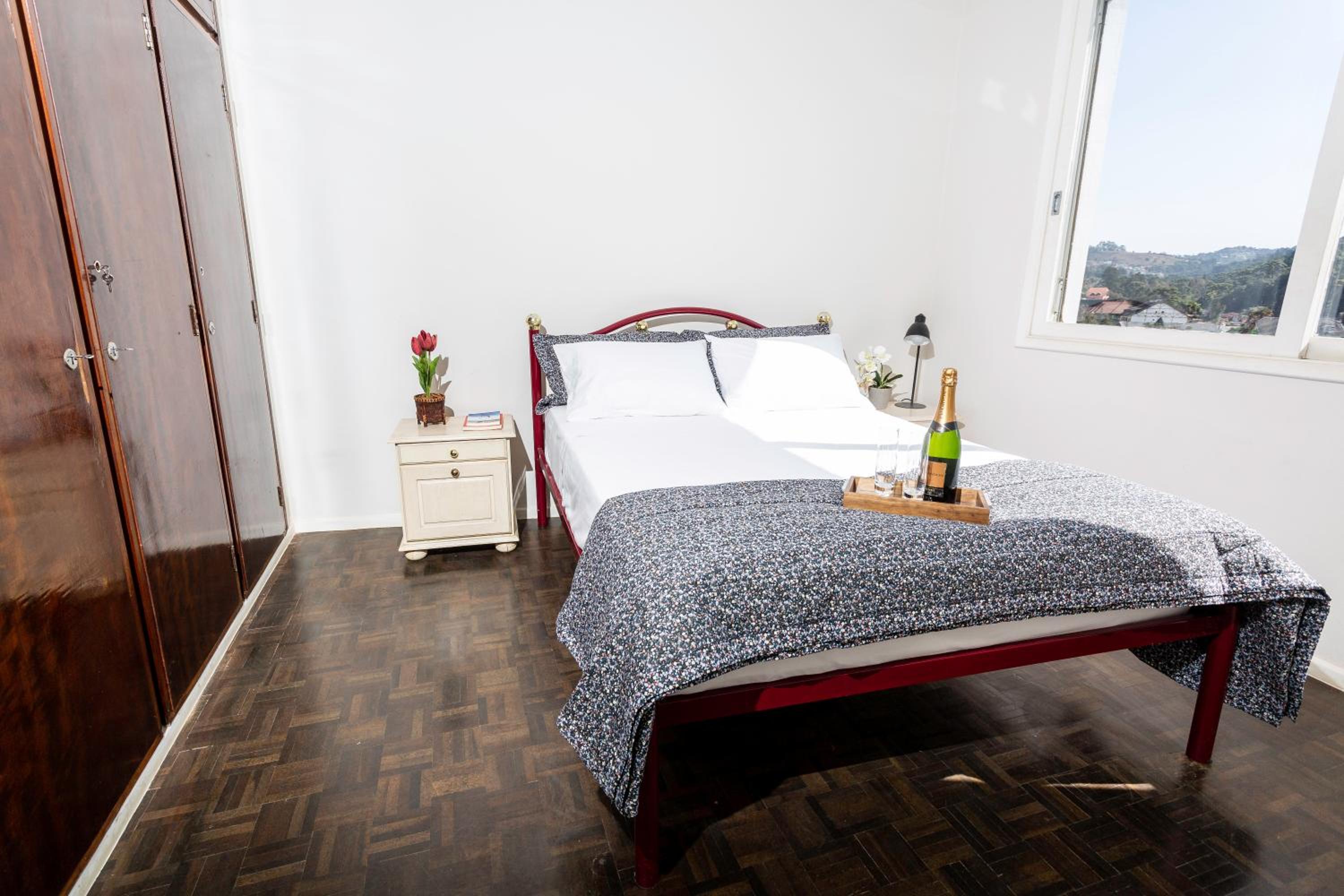 Incrível Vista no Capivari com 4 Quartos e Lareira