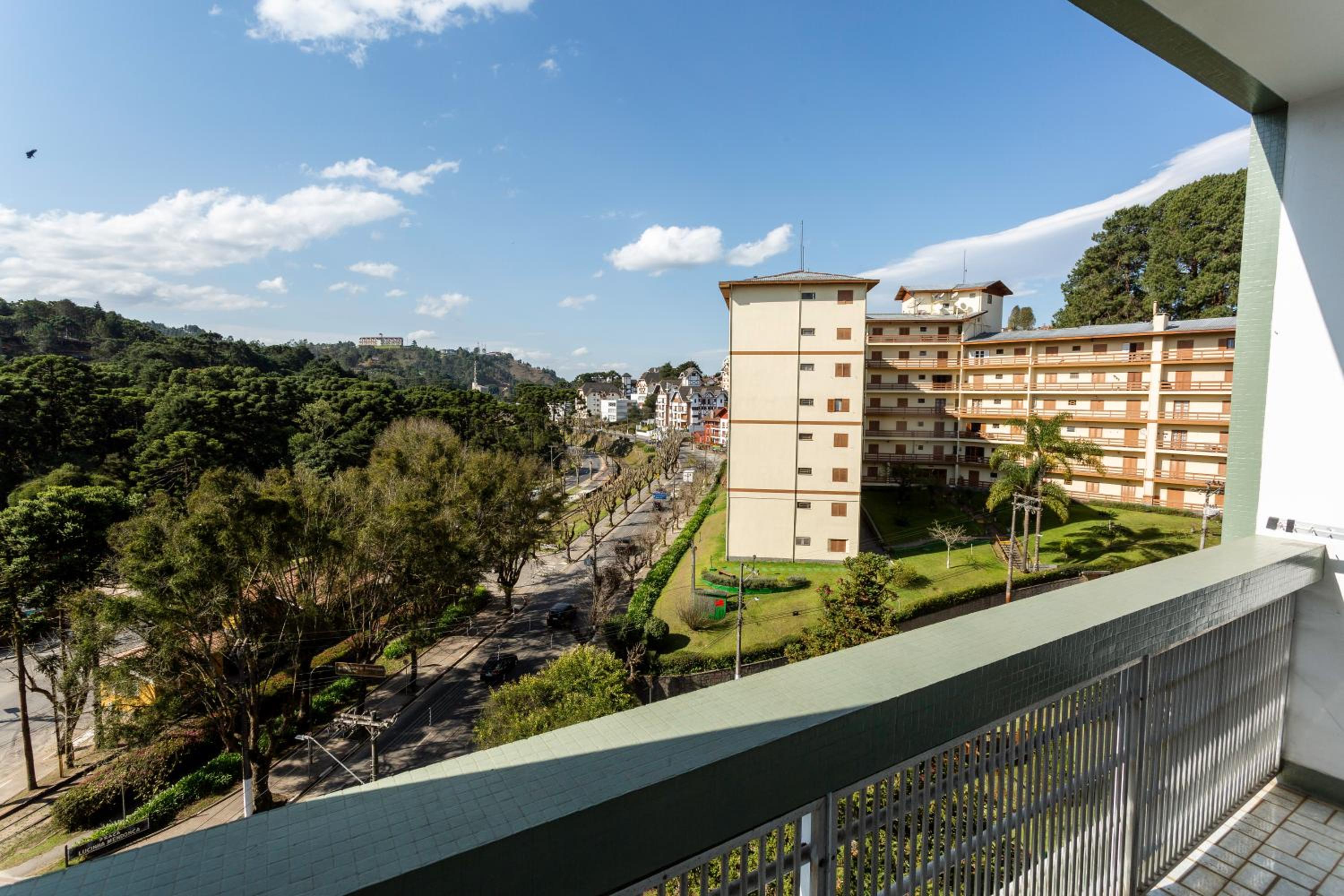 Incrível Vista no Capivari com 4 Quartos e Lareira