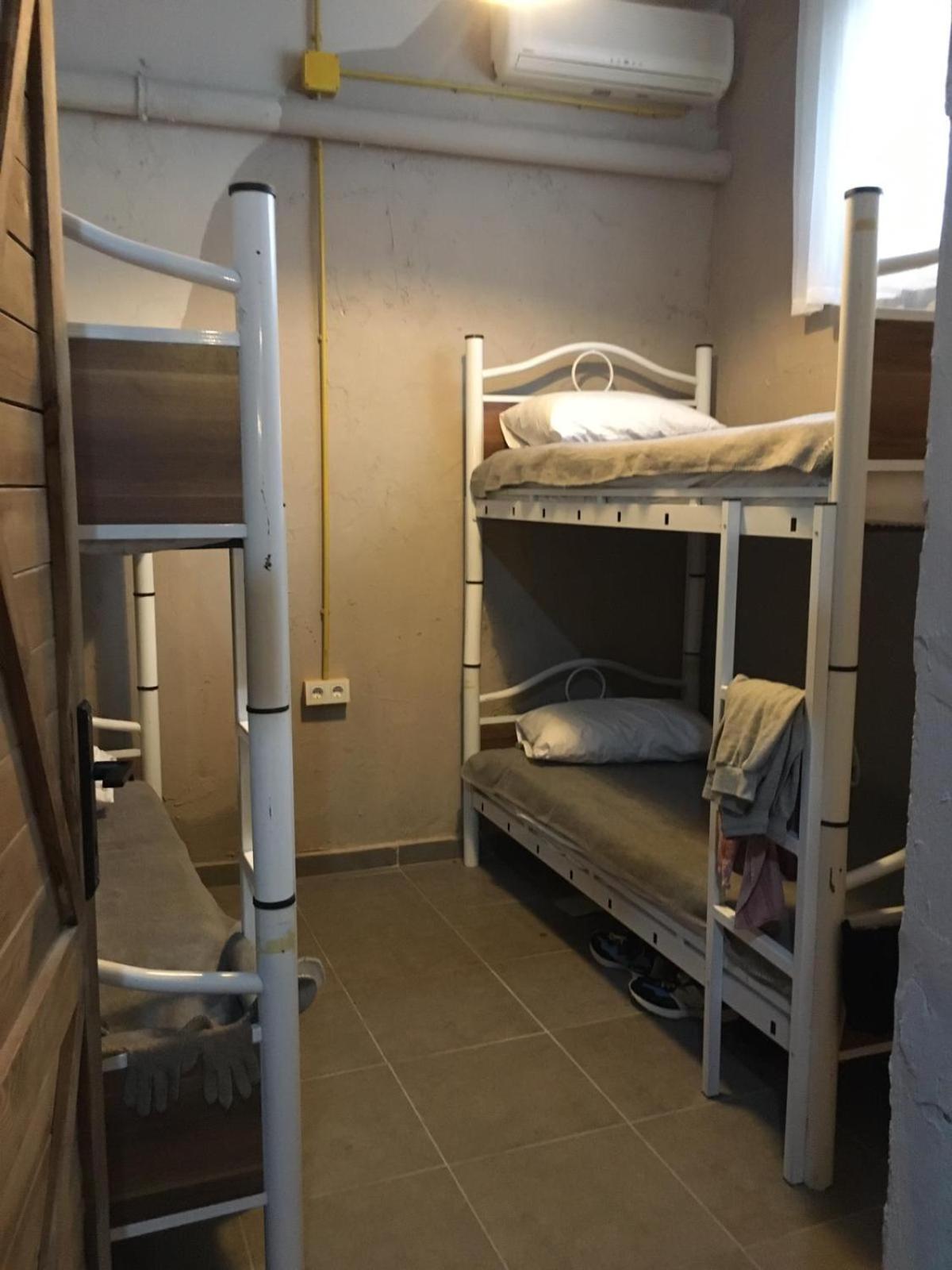Berlin Hostel & Street