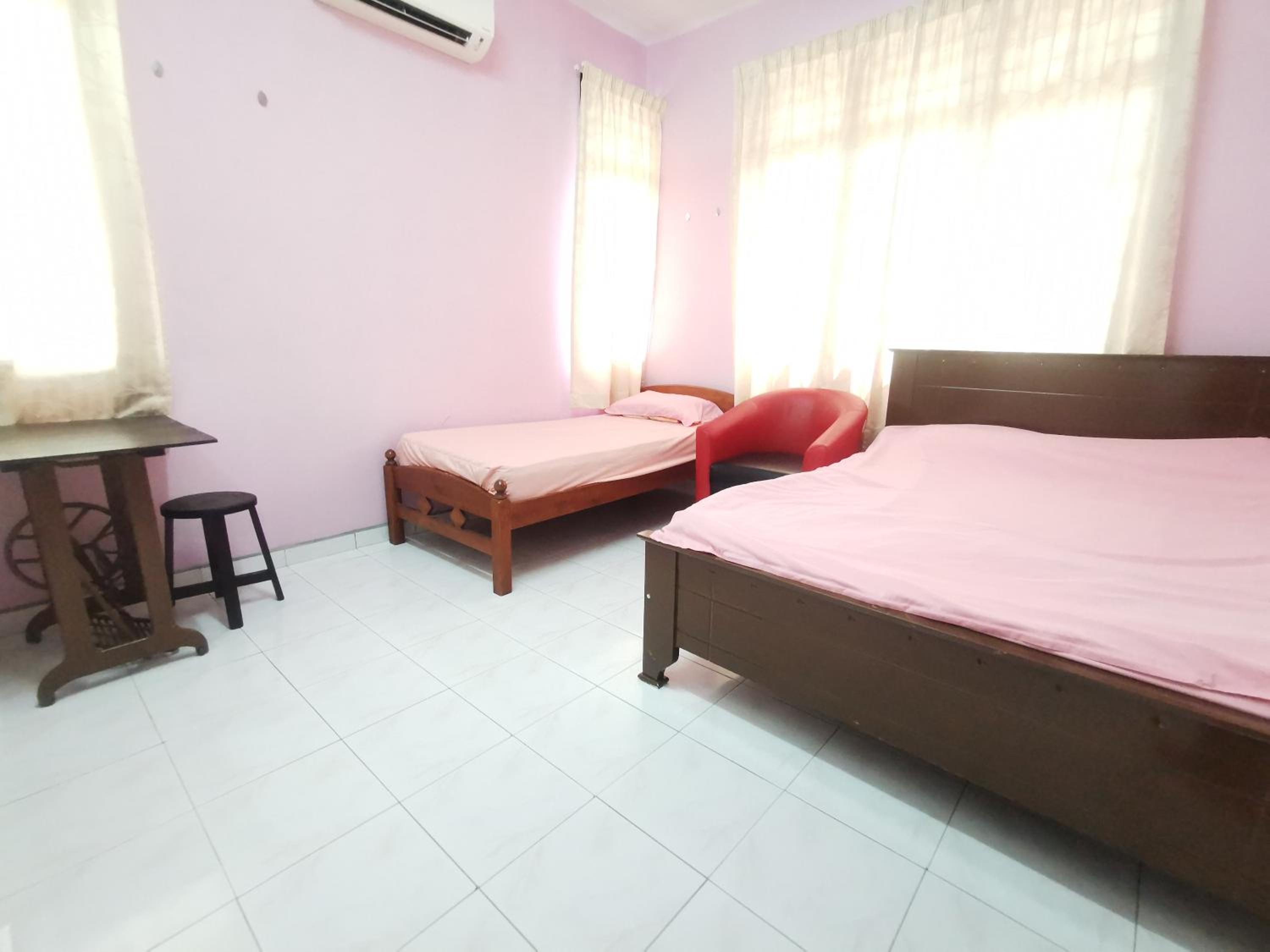 Jen PD Homestay - Unique, Antique House NO WIFI
