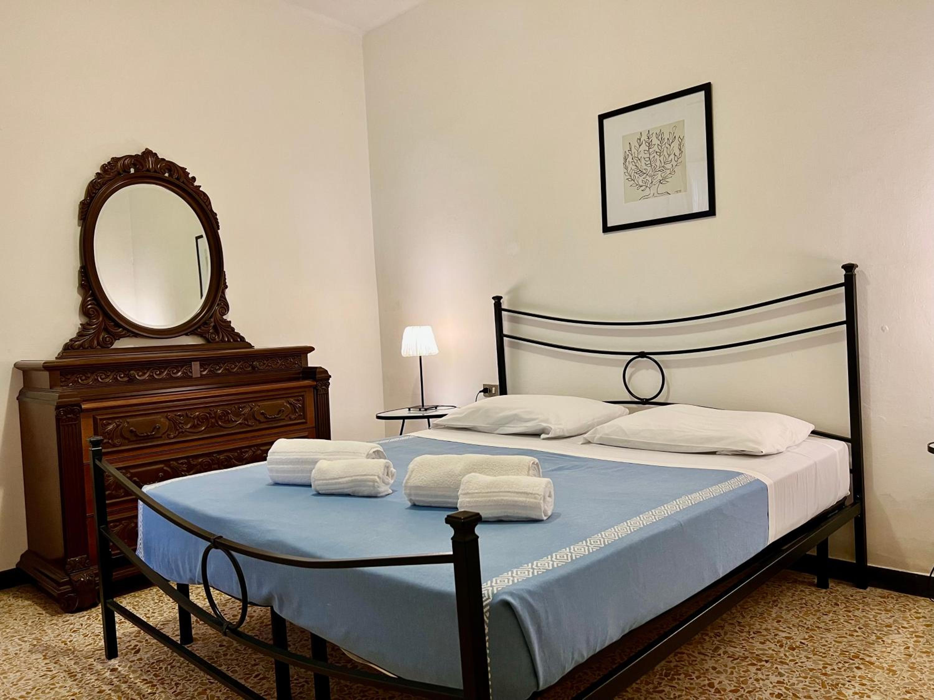 Monterosso apartment old city view 2