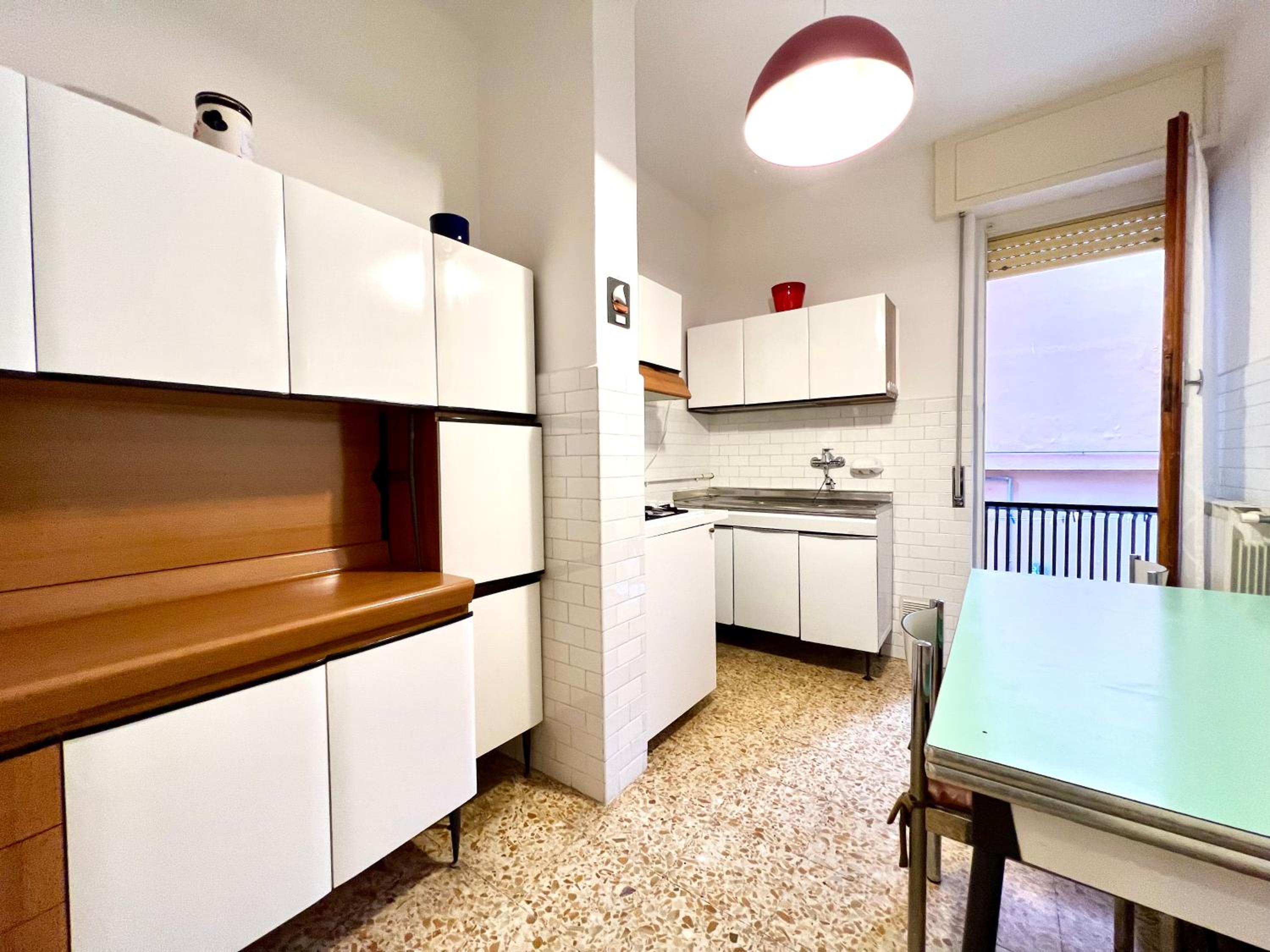 Monterosso apartment old city view 5