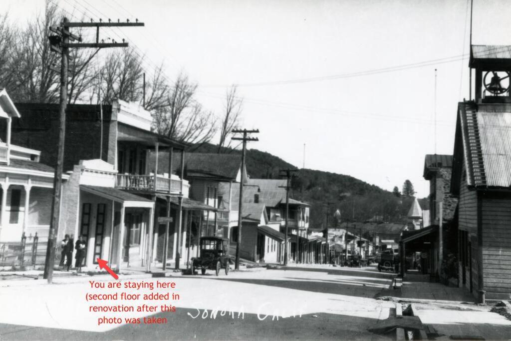 Historic Washington St Balcony