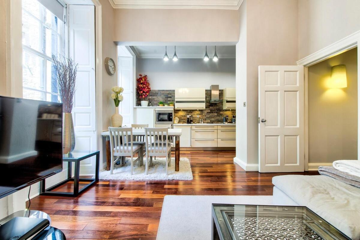Gorgeous apartment in the heart of New Town view 2