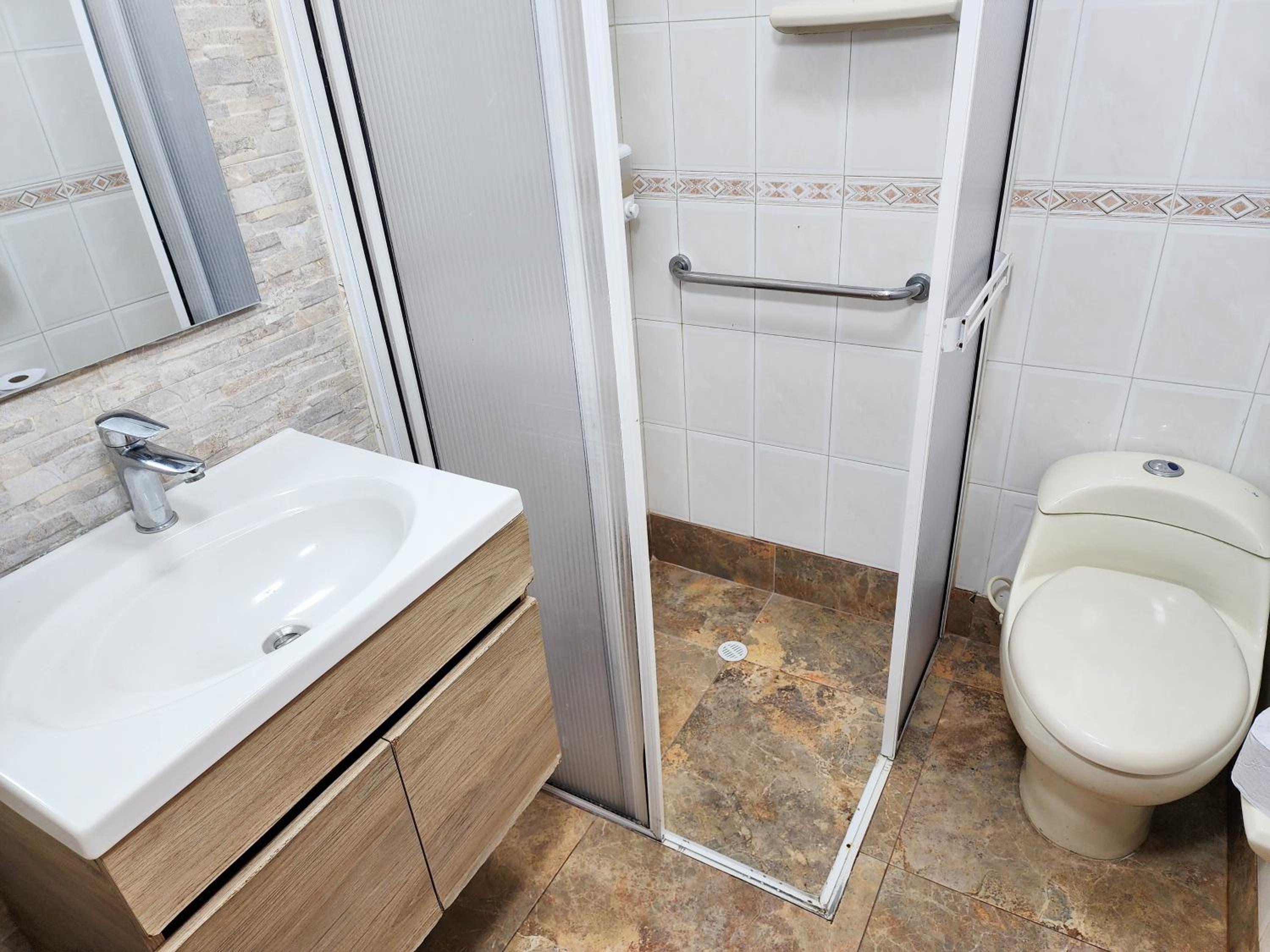 Apartamentos cerca a la playa, Los Laureles - By Bedviajes