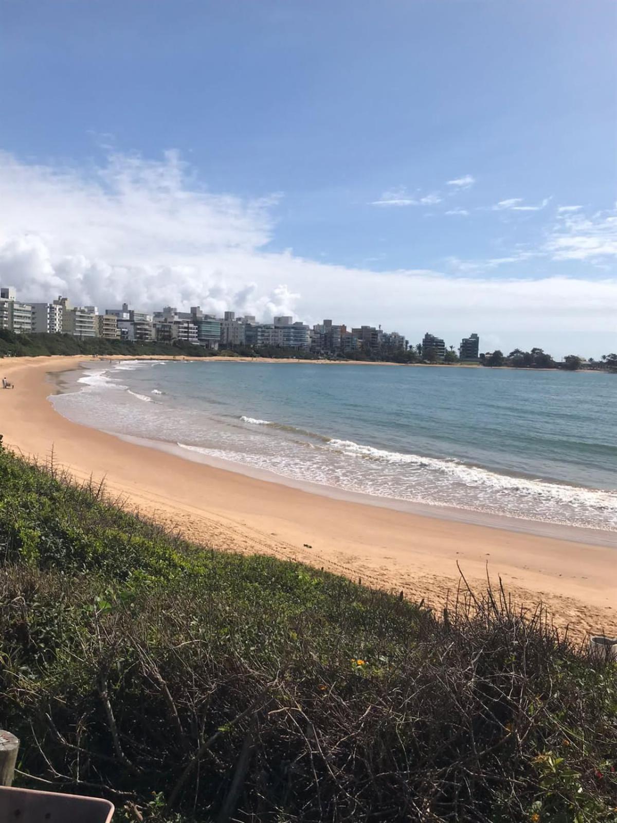 Apartamento peracanga com vista para o mar