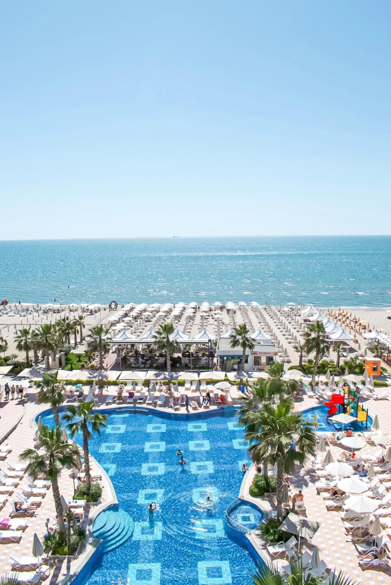 Grand Blue Fafa Resort & SPA