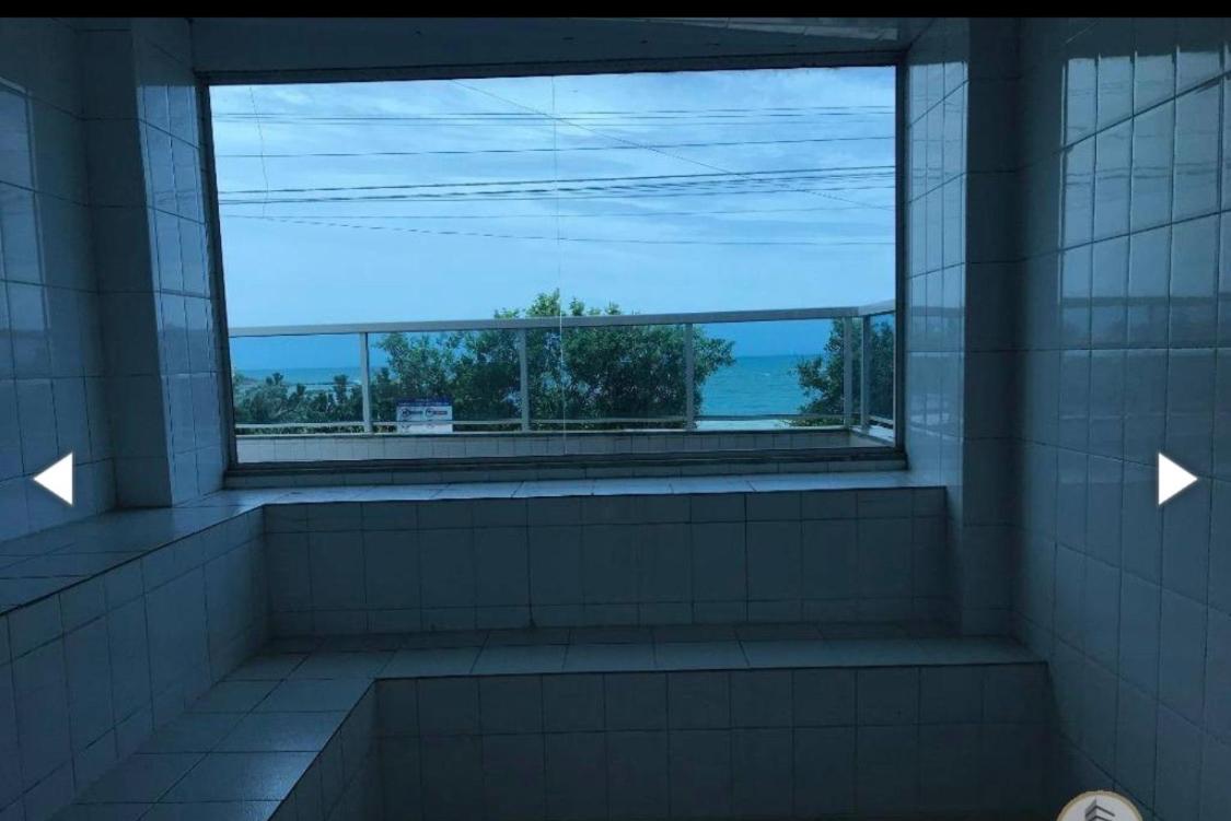 Apartamento peracanga com vista para o mar