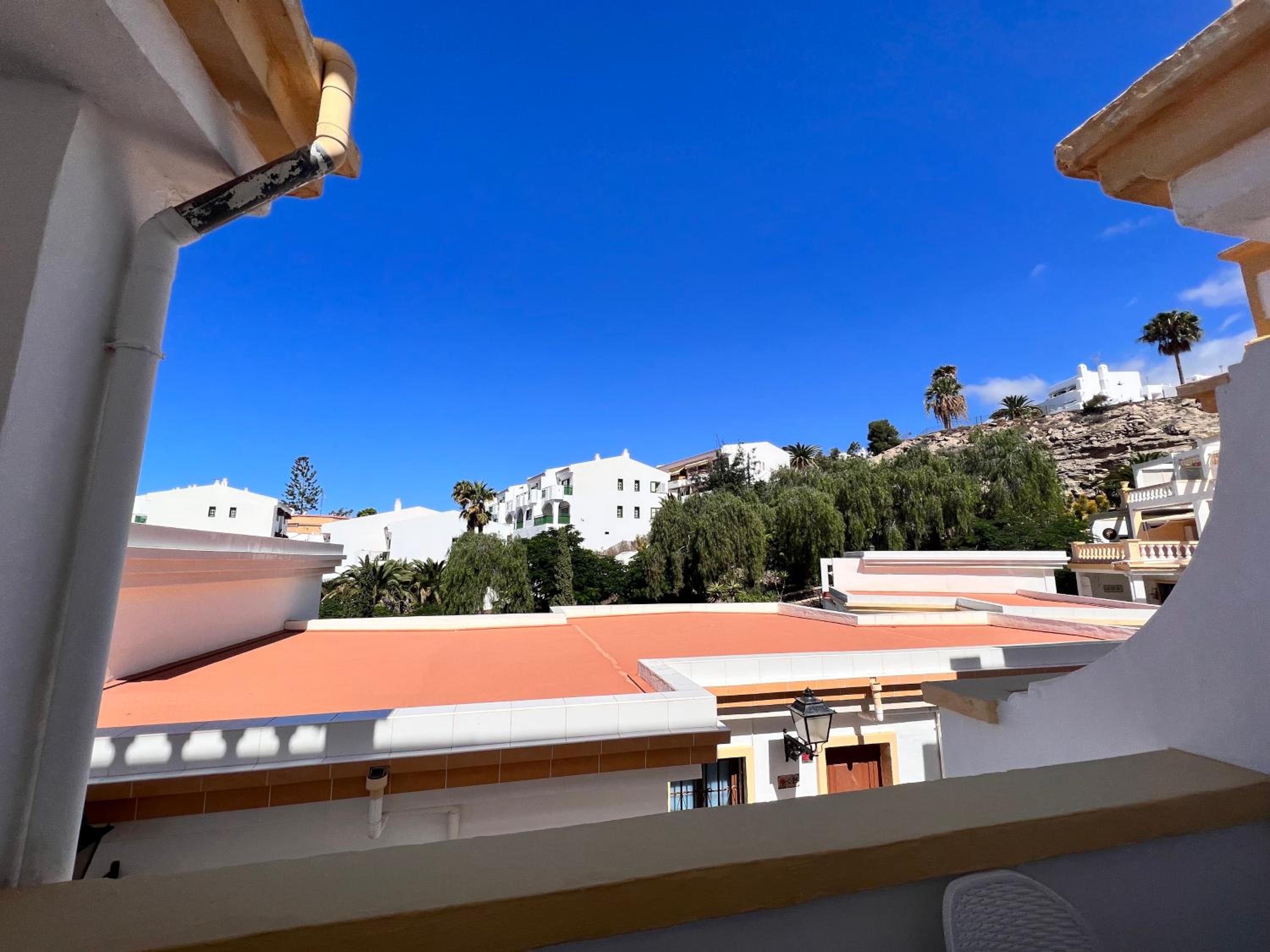 BRIGHT AND QUIET WINDSOR PARK APARTMENT
