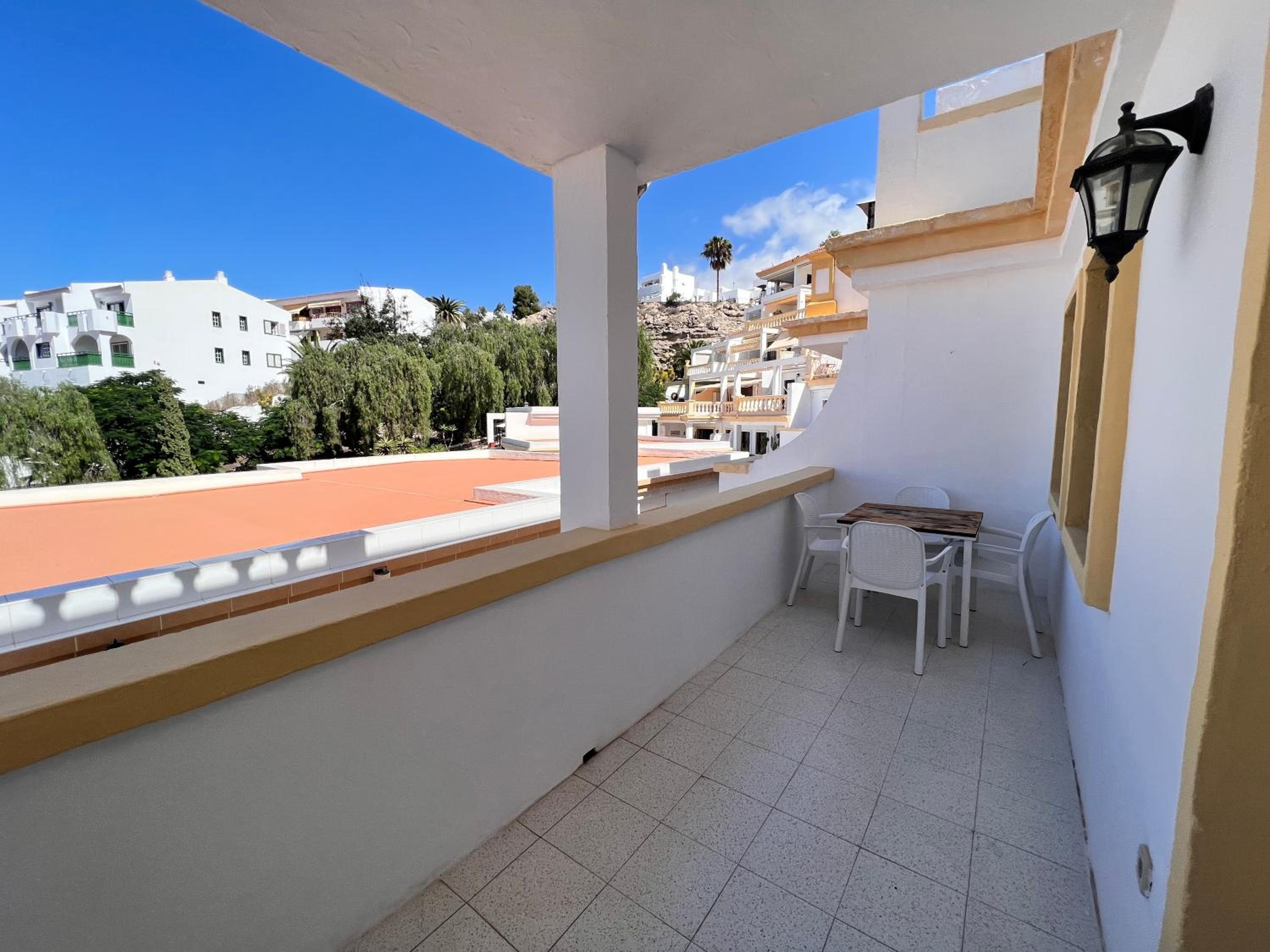 BRIGHT AND QUIET WINDSOR PARK APARTMENT