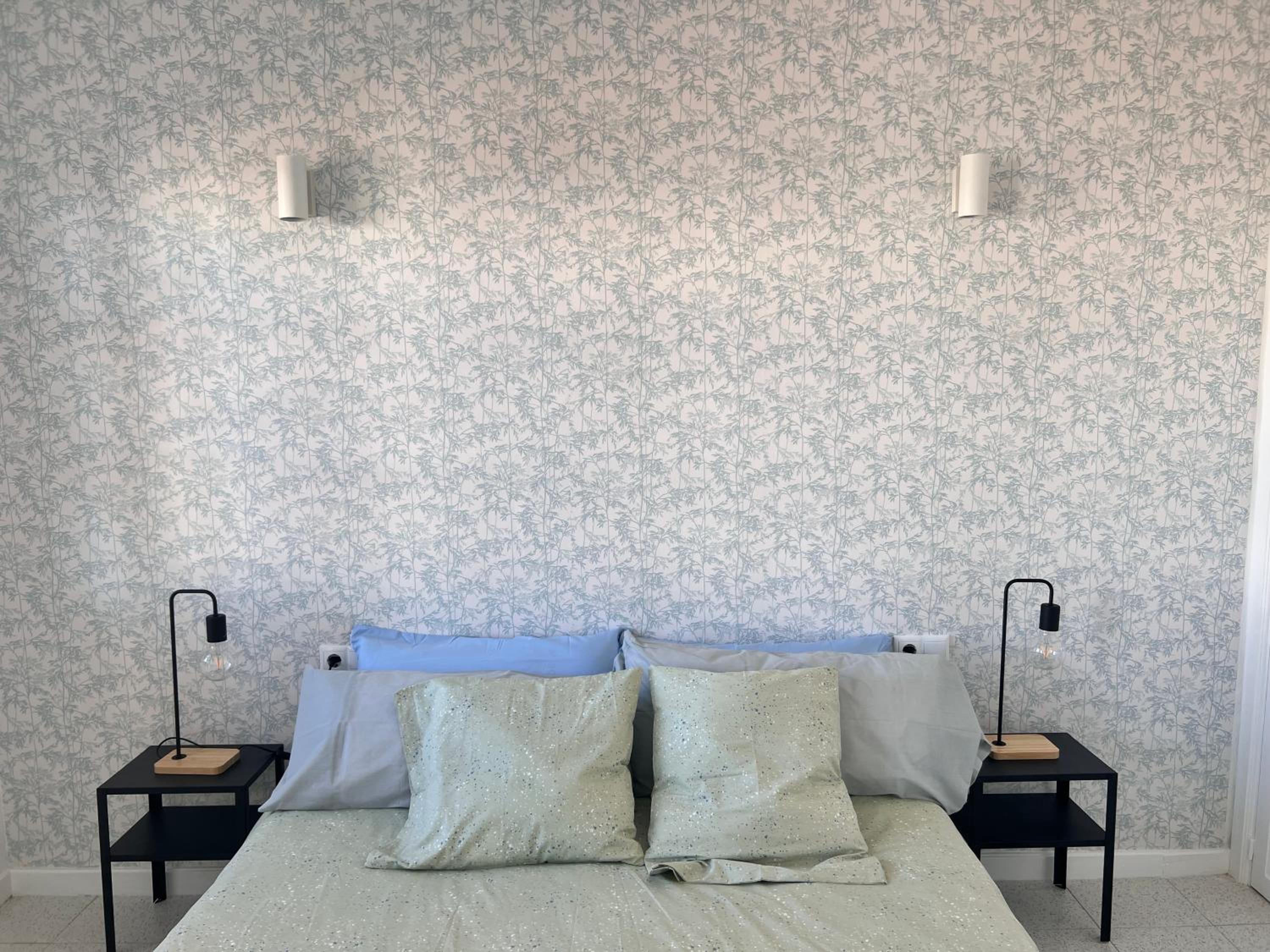 BRIGHT AND QUIET WINDSOR PARK APARTMENT