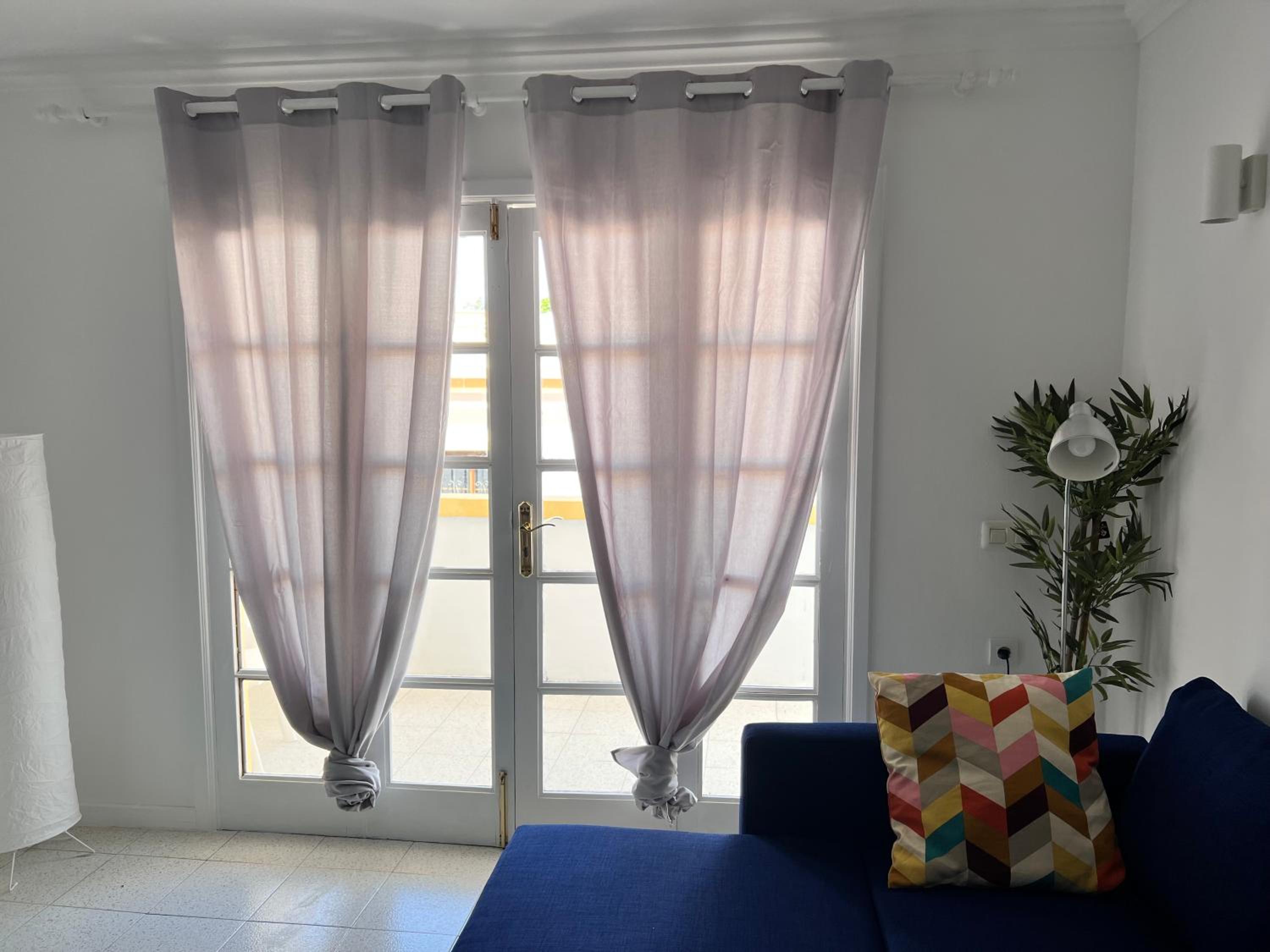 BRIGHT AND QUIET WINDSOR PARK APARTMENT