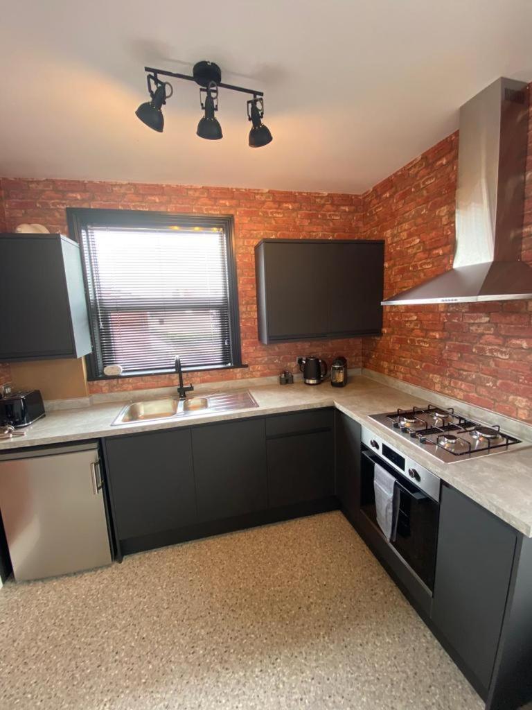 1 bed flat with parking near town centre view 5