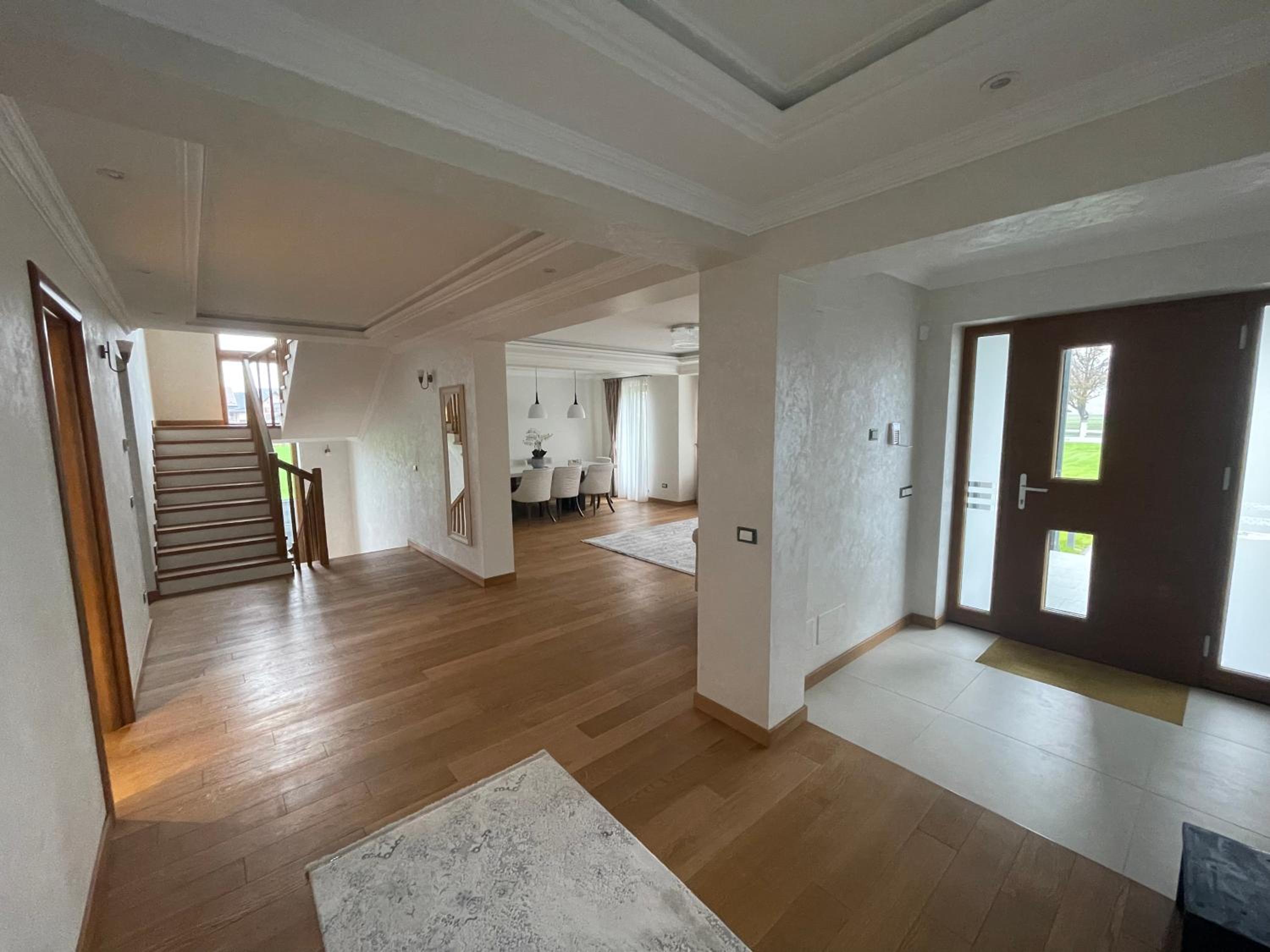 Sunny house view 4