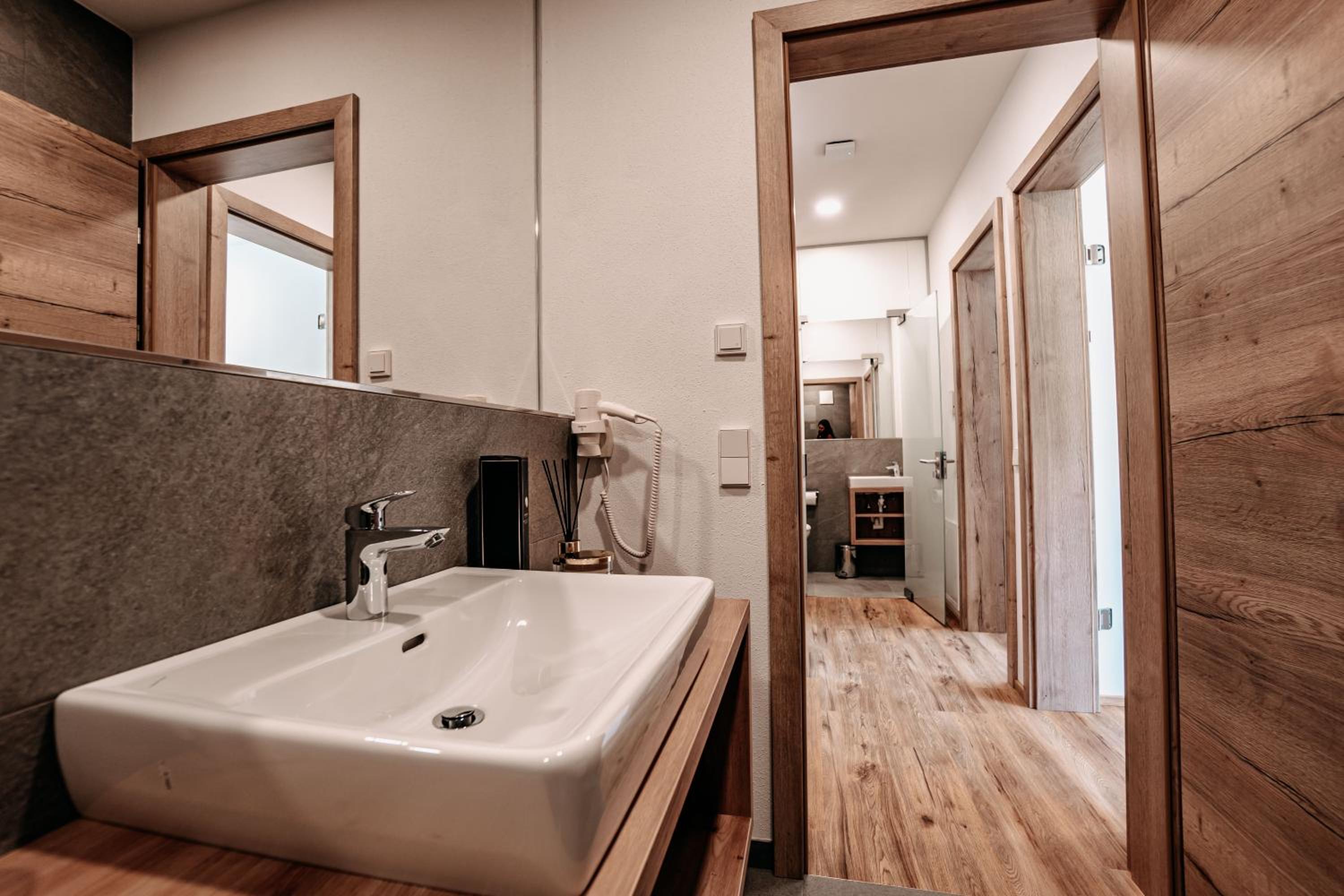 Tanners Chalet Apartments