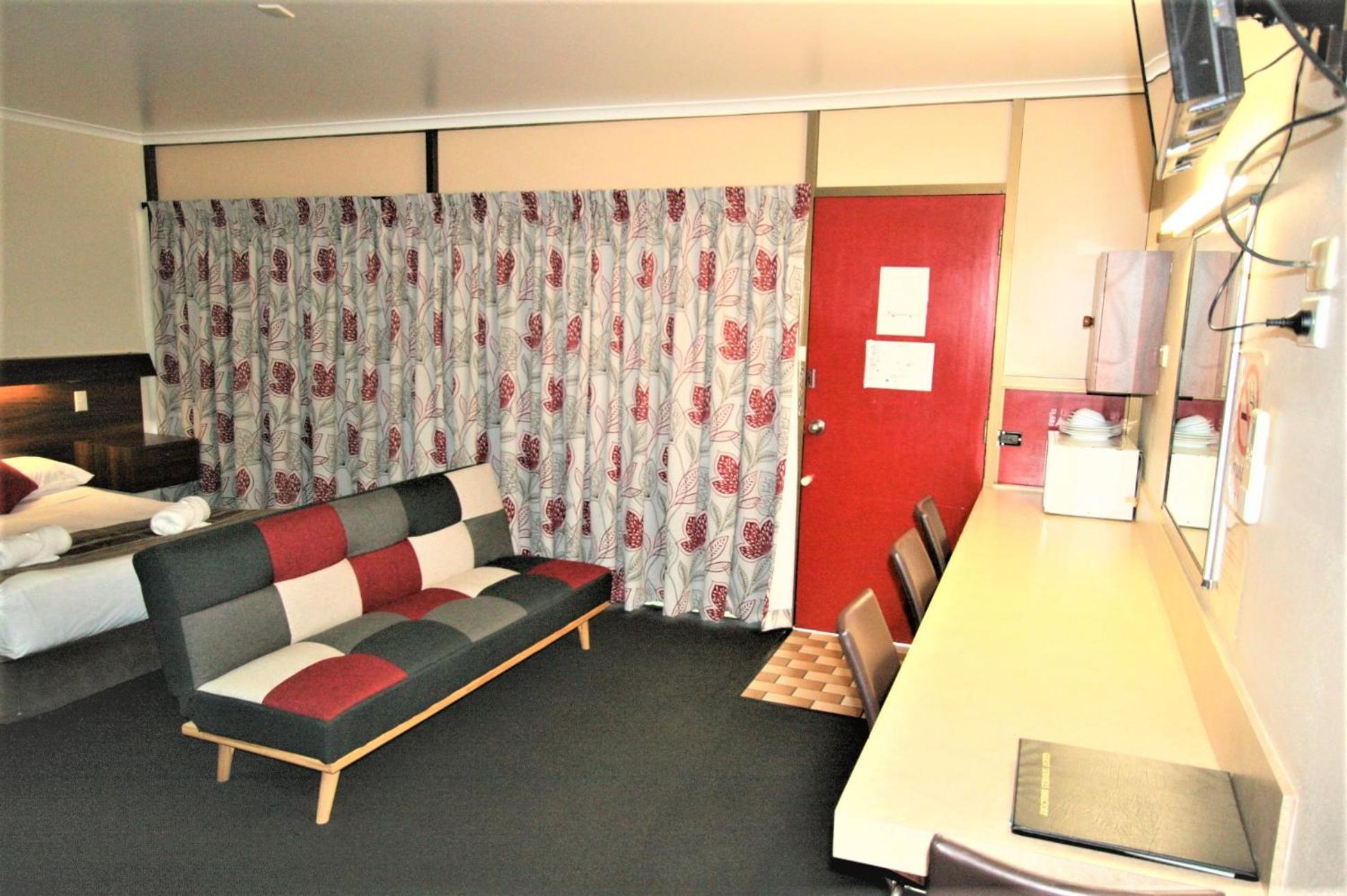 Sarina Motor Inn