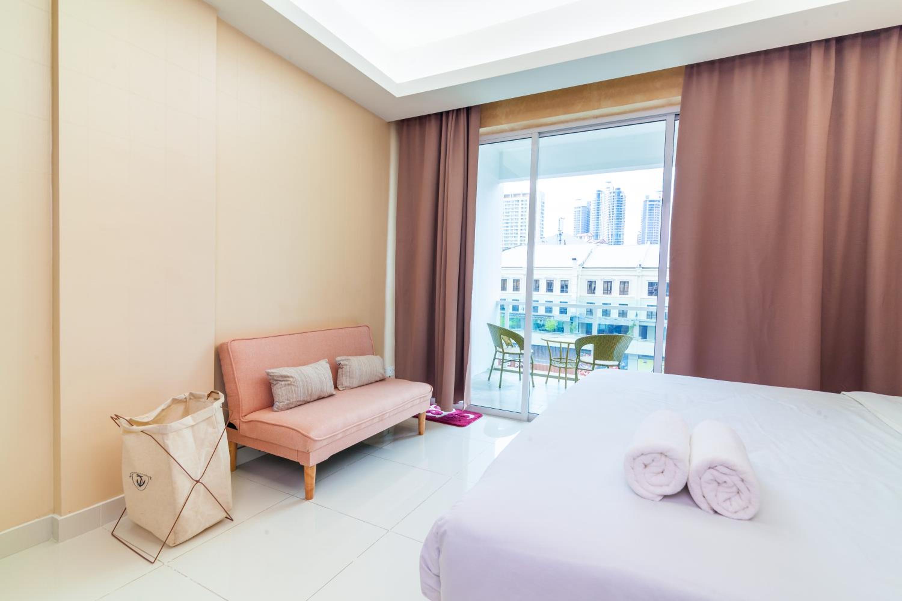 Plaza Damas by Plush