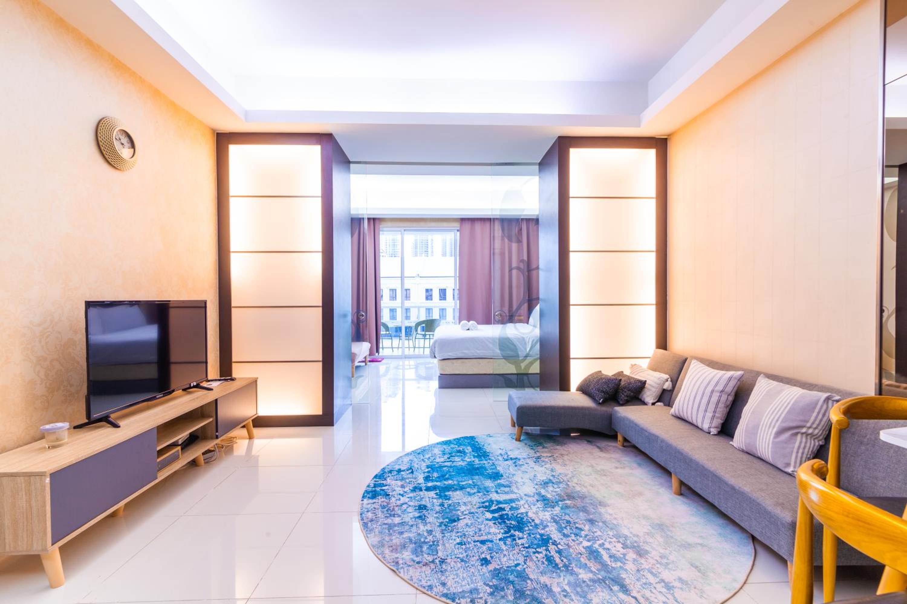 Plaza Damas by Plush