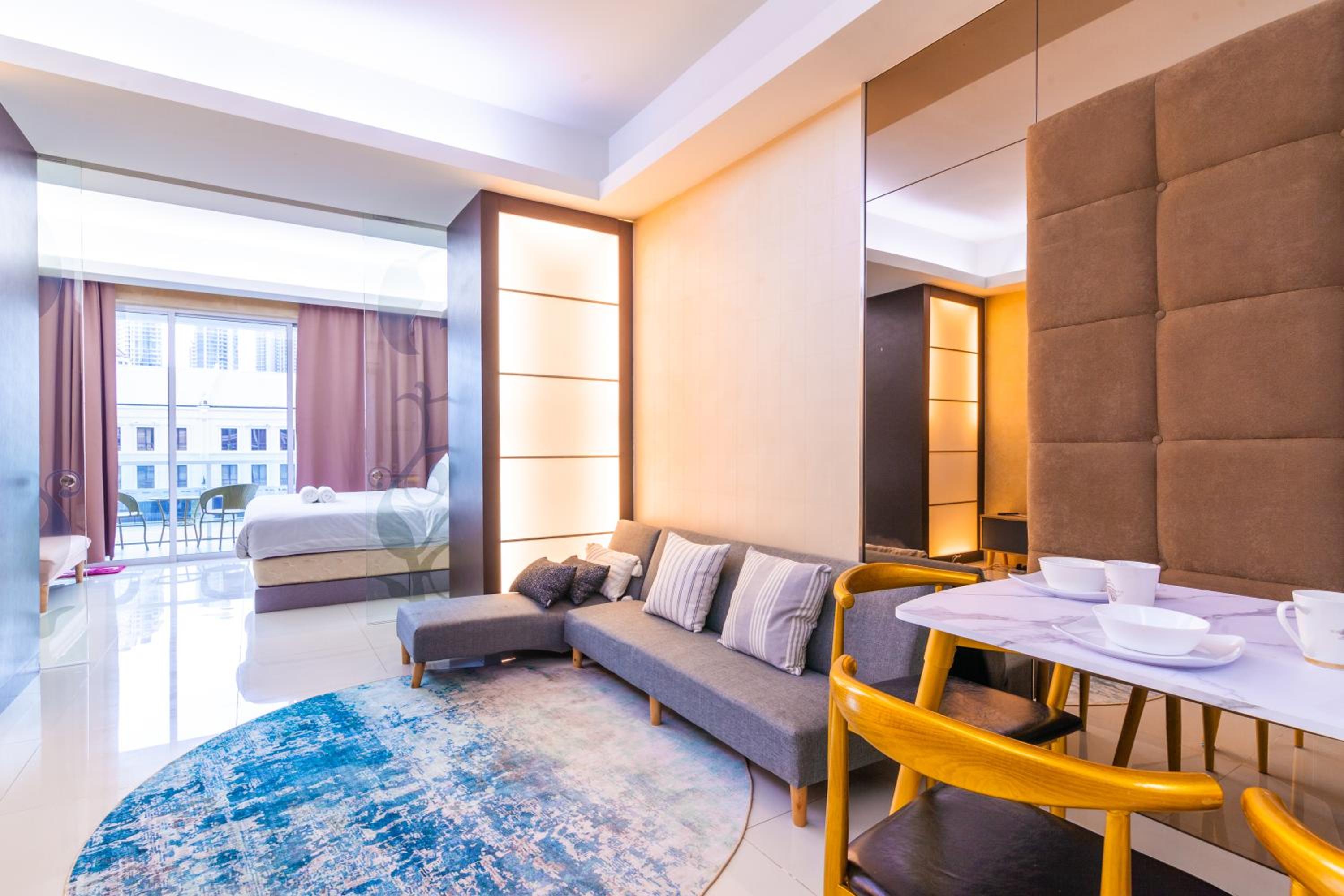 Plaza Damas by Plush