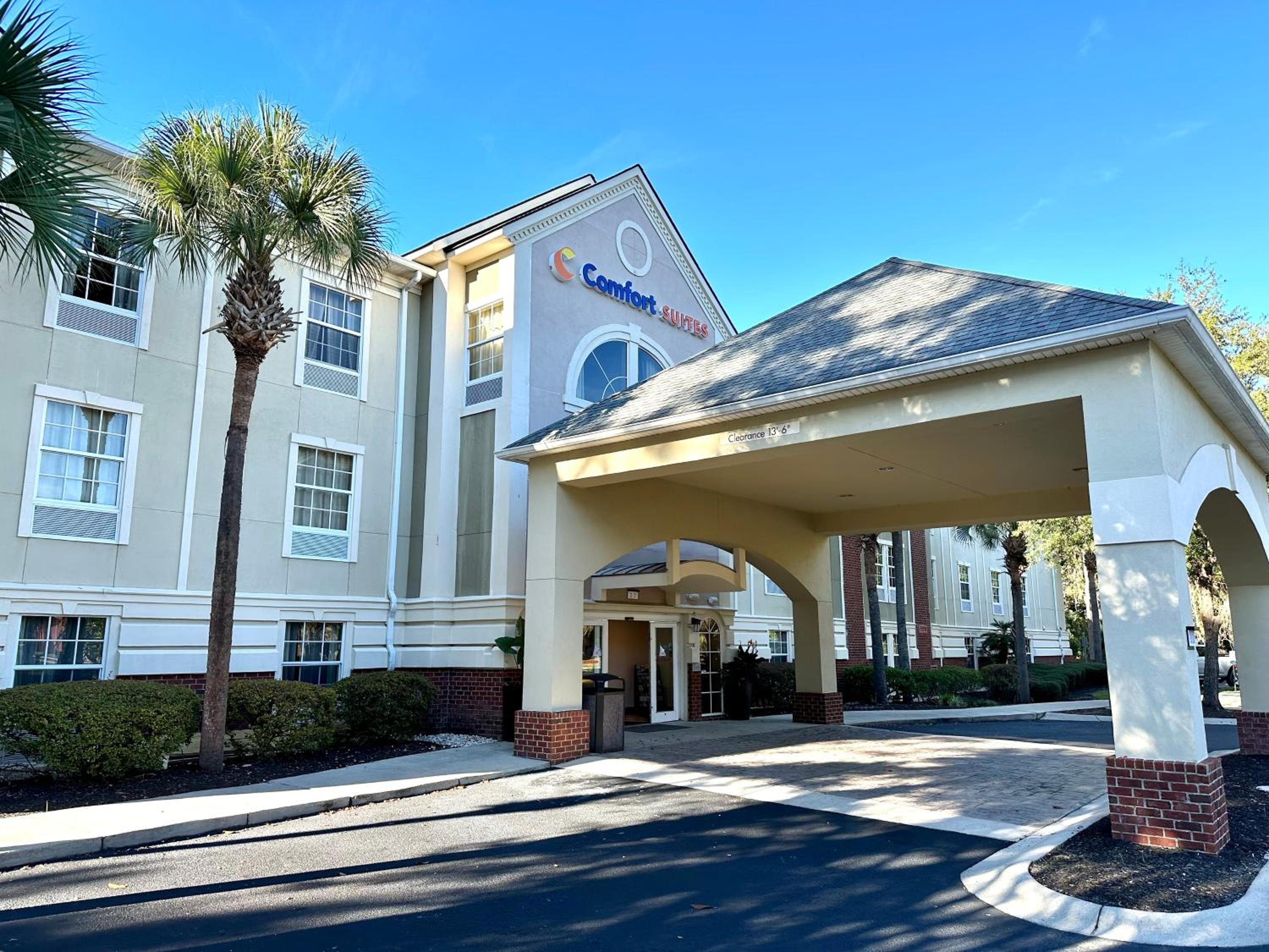 Hotel Comfort Suites Bluffton - Hilton Head Island - Image 1