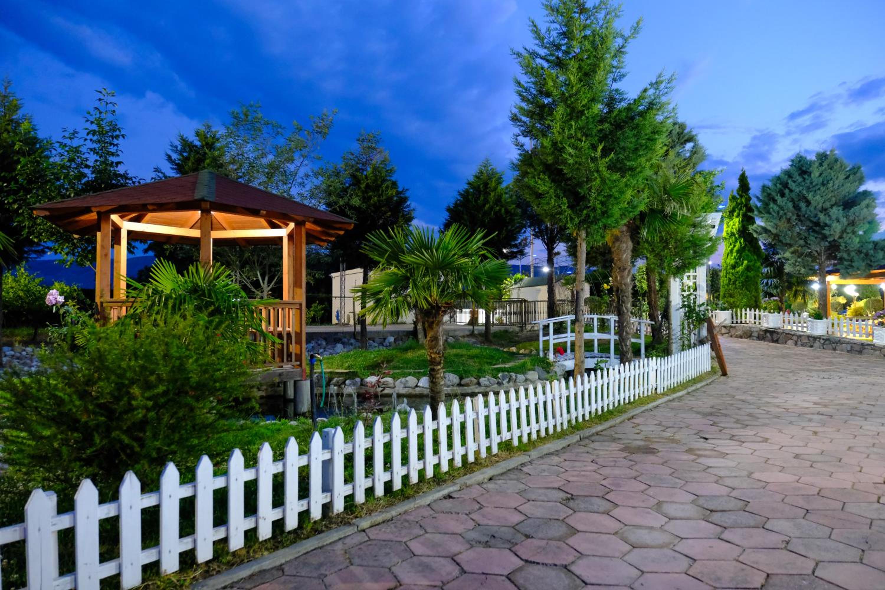 Gardenland Resort