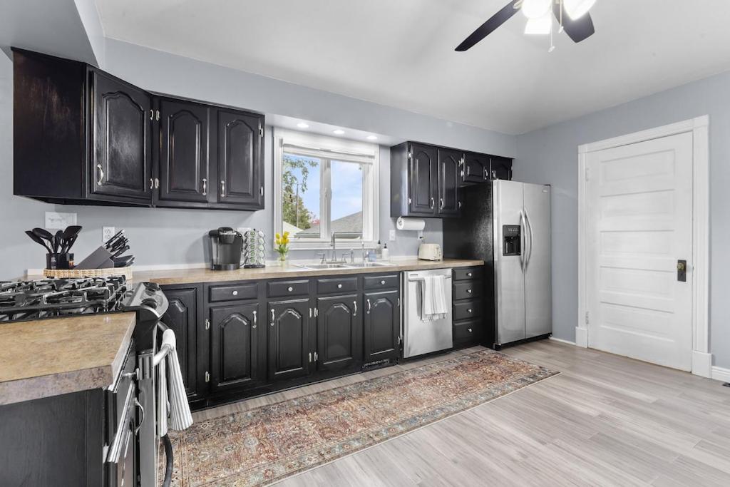 Pet-friendly 4 BD Historic Charmer at Marion Uptown view 4