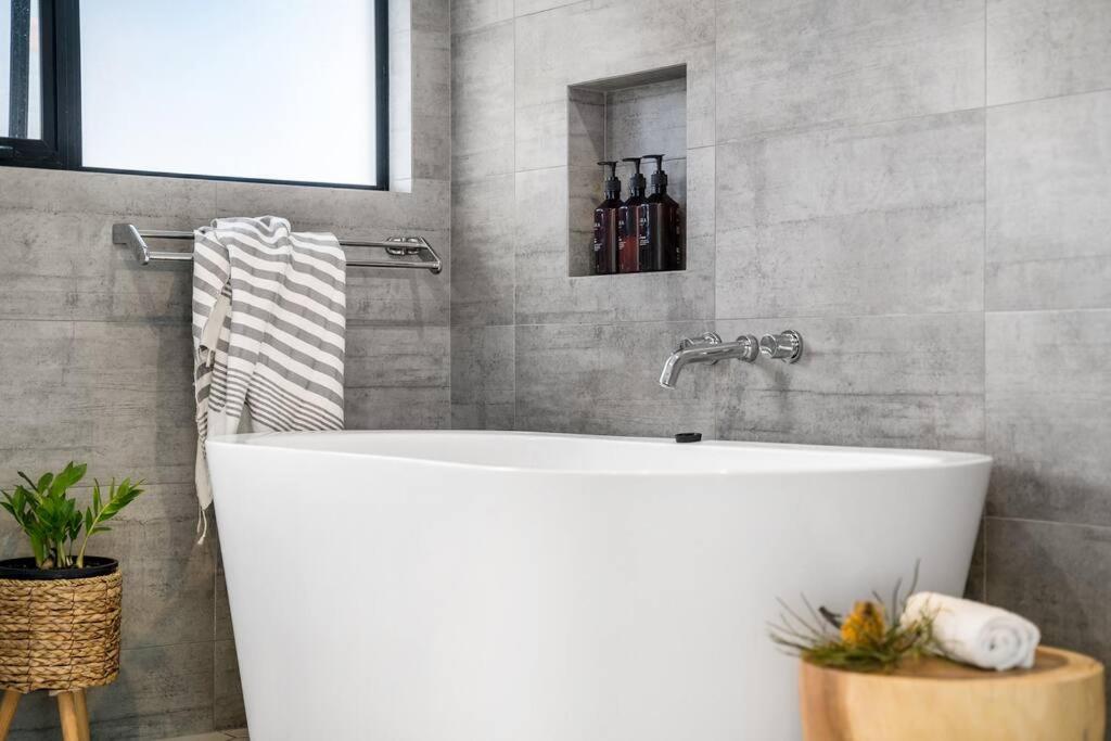 Canopy II - Beach House in the heart of Byron Bay