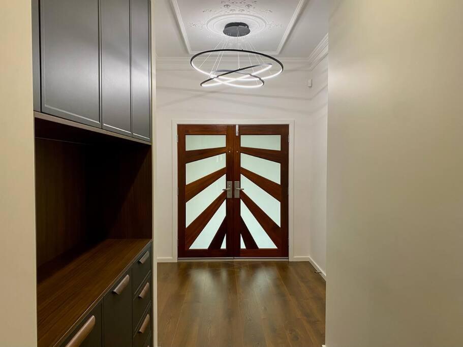 New Spacious Luxury 5 Bedroom Mansion in Unley