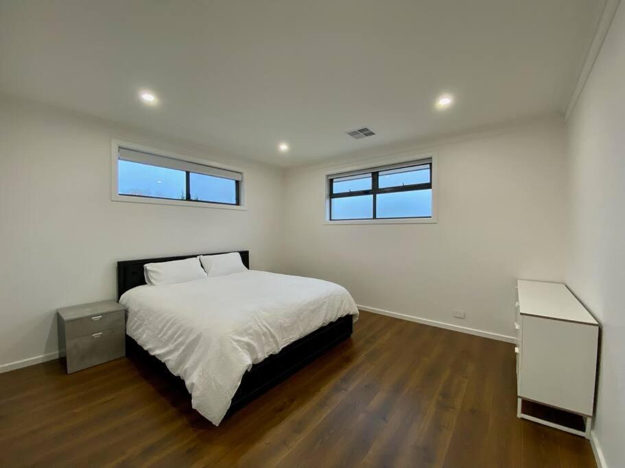 New Spacious Luxury 5 Bedroom Mansion in Unley