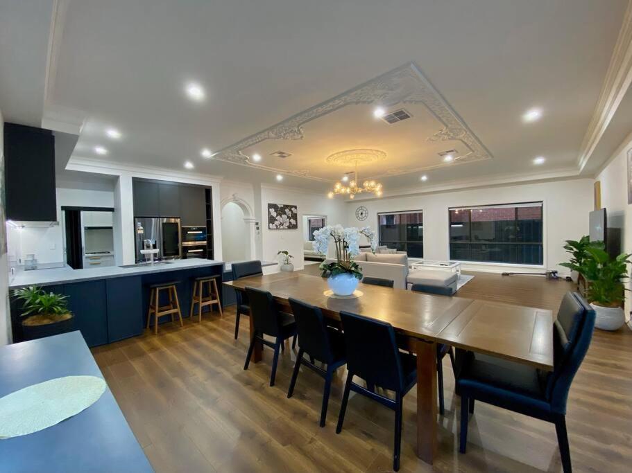 New Spacious Luxury 5 Bedroom Mansion in Unley