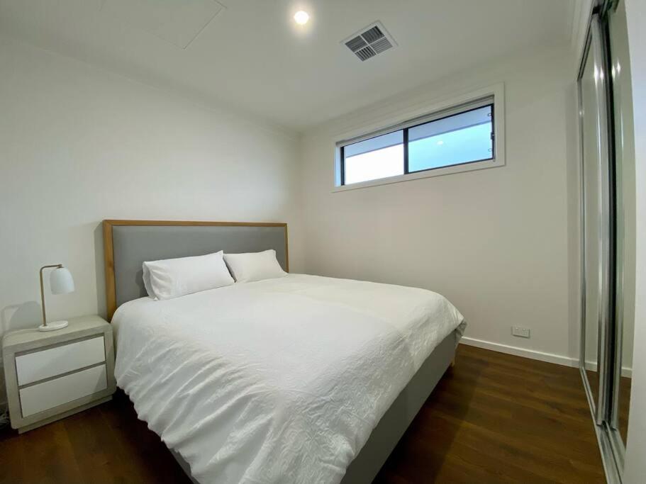 New Spacious Luxury 5 Bedroom Mansion in Unley