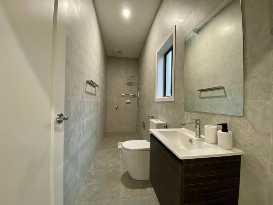 New Spacious Luxury 5 Bedroom Mansion in Unley