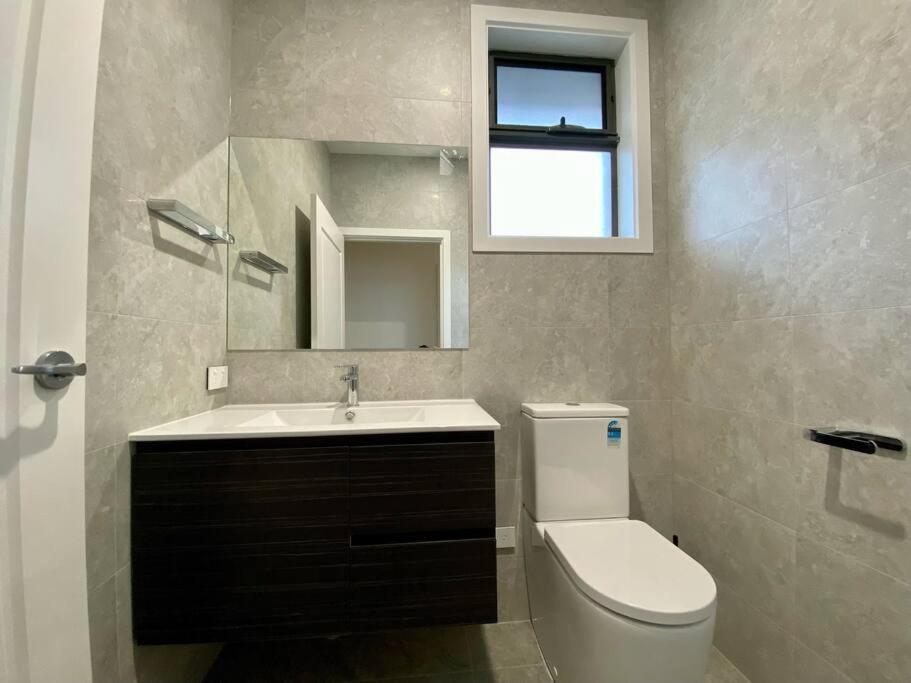 New Spacious Luxury 5 Bedroom Mansion in Unley