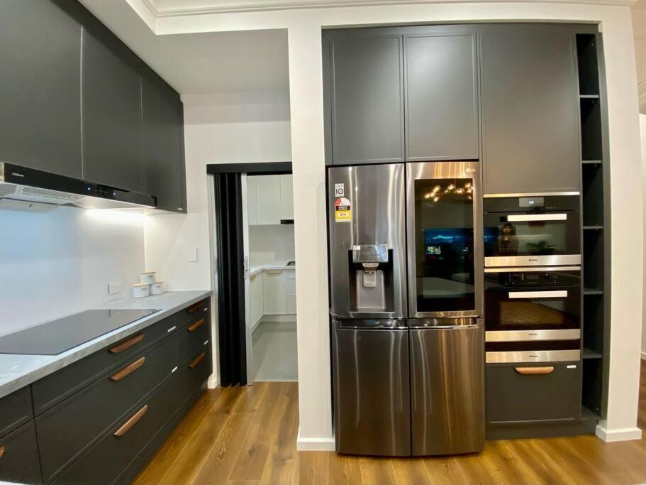 New Spacious Luxury 5 Bedroom Mansion in Unley