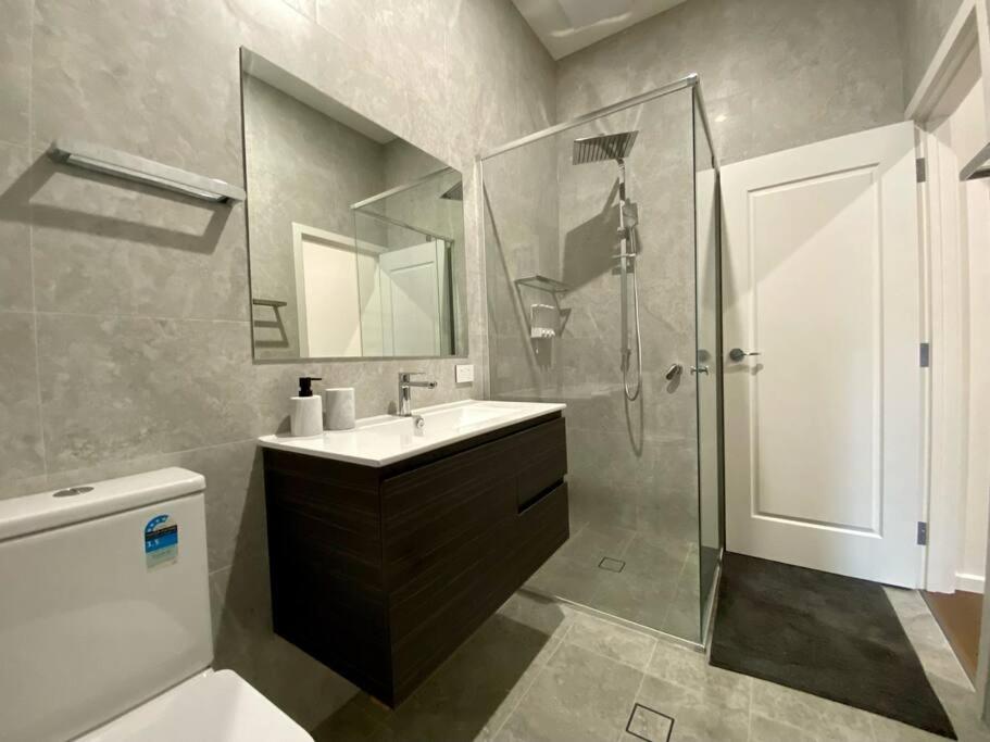 New Spacious Luxury 5 Bedroom Mansion in Unley