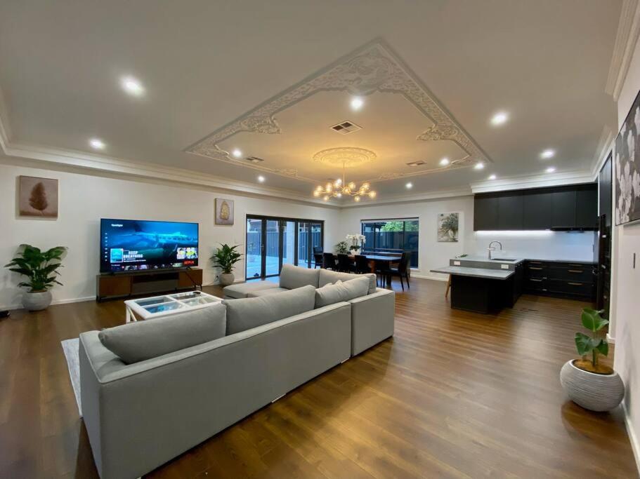 New Spacious Luxury 5 Bedroom Mansion in Unley