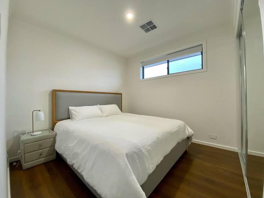 New Spacious Luxury 5 Bedroom Mansion in Unley
